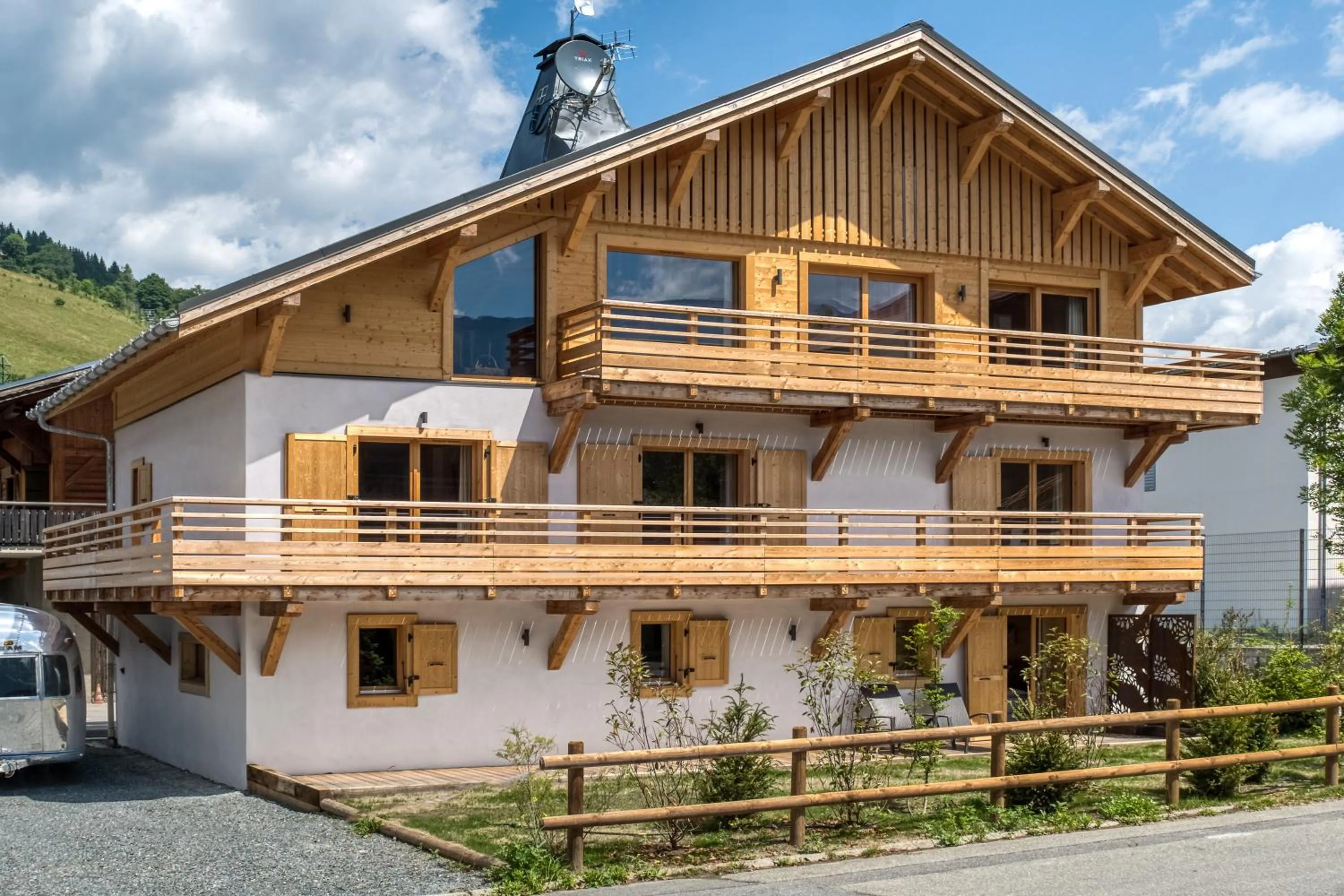 Parking in Flocons de Sel - Relais & Chateaux