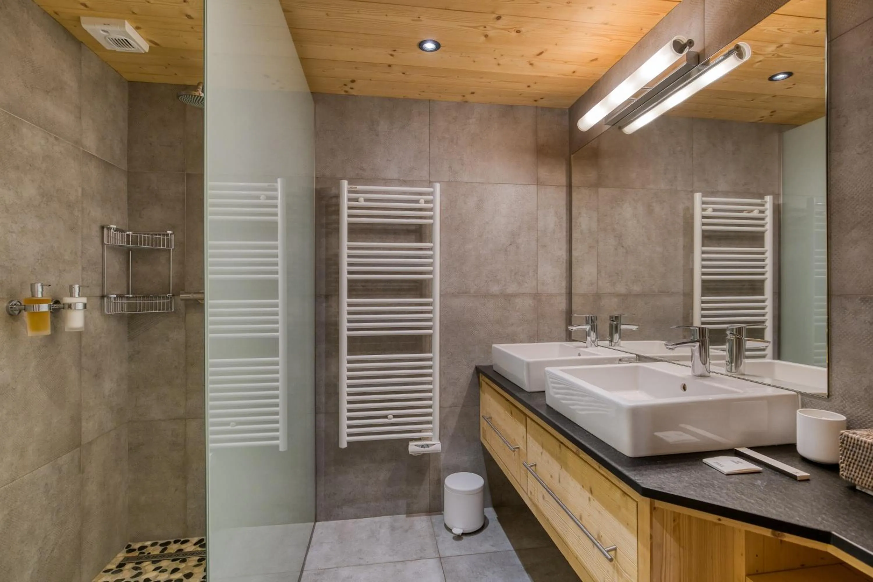 Shower in Flocons de Sel - Relais & Chateaux
