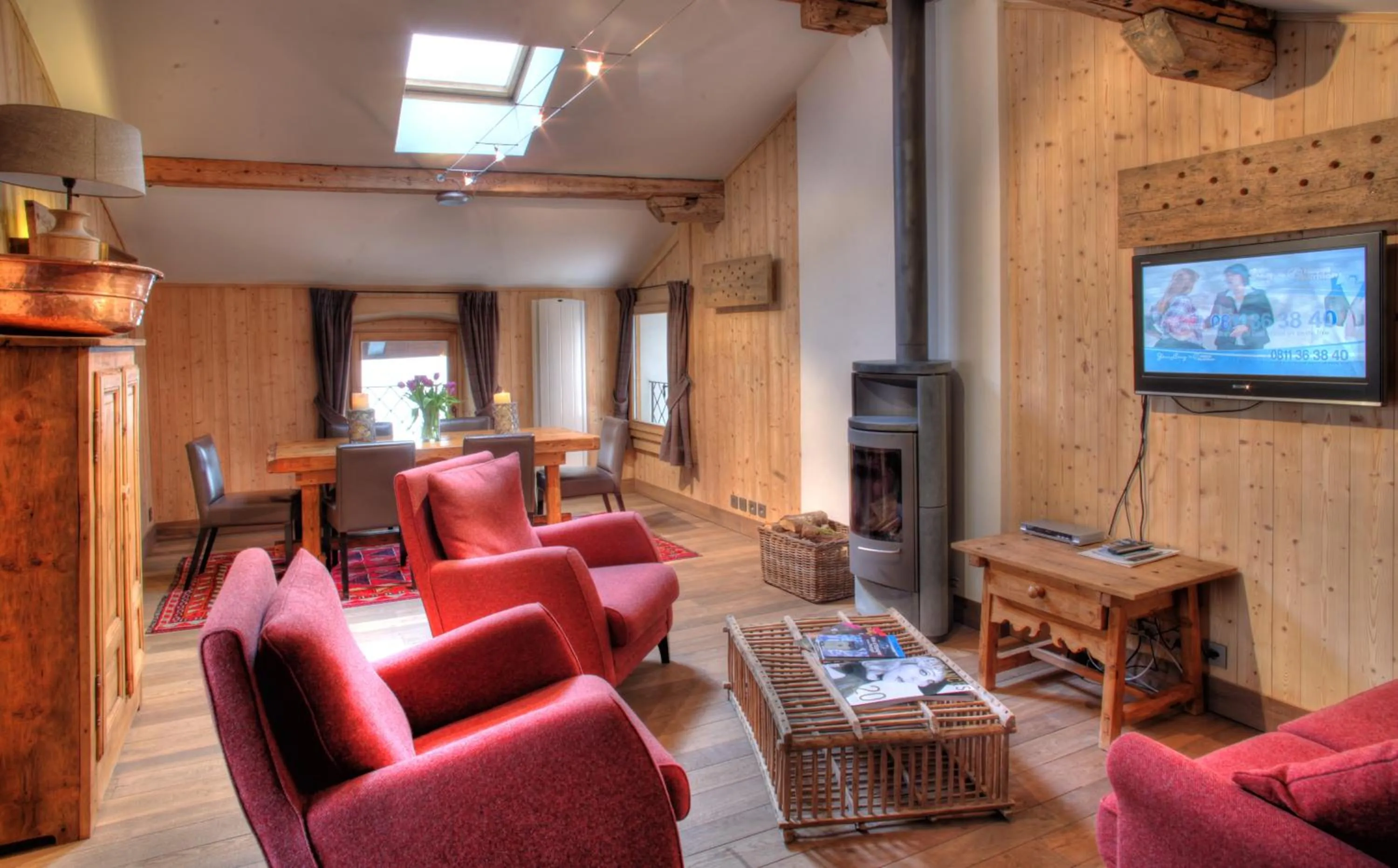 Communal lounge/ TV room in Flocons de Sel - Relais & Chateaux
