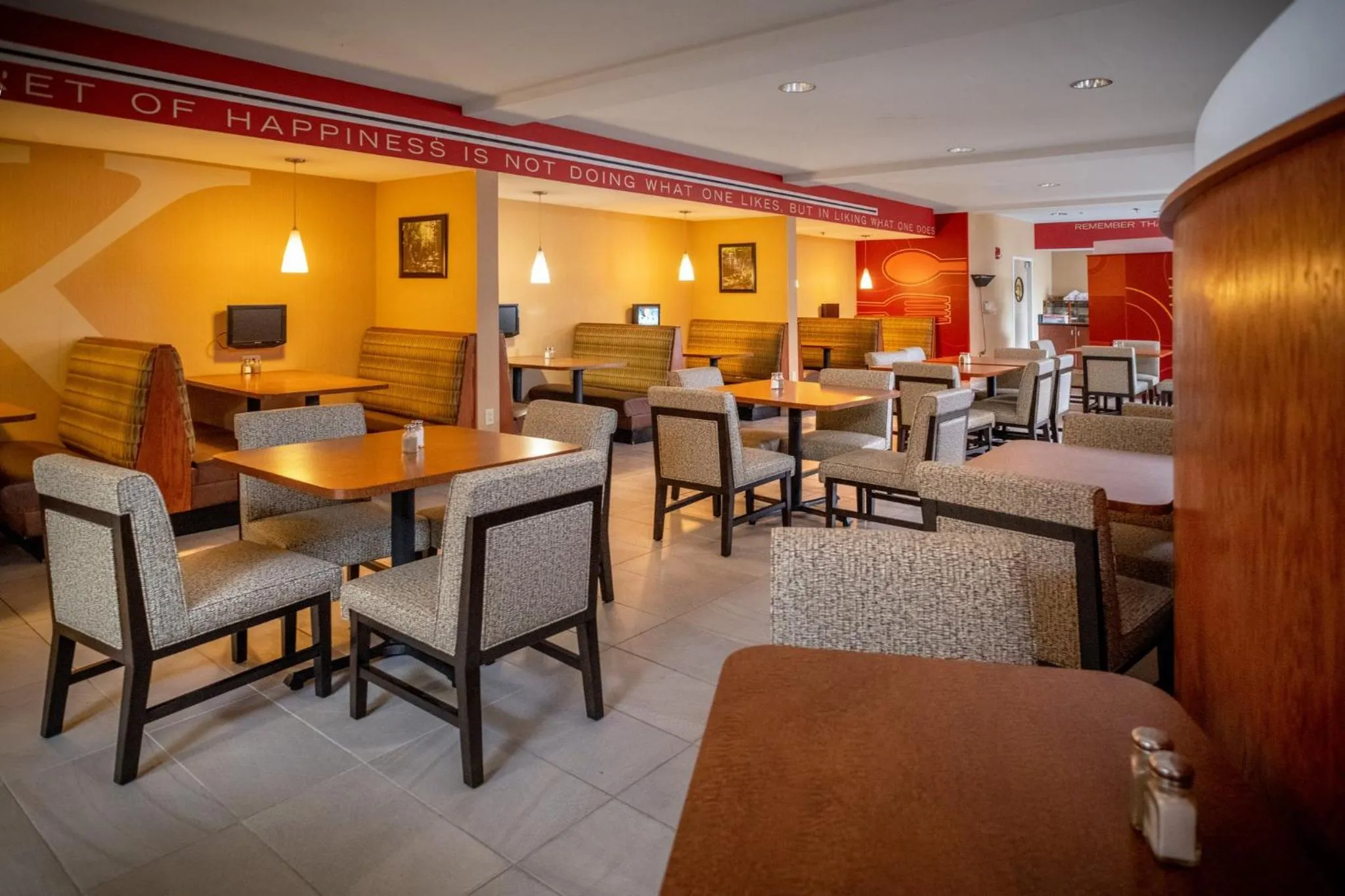 Restaurant/places to eat in Holiday Inn Hotel & Suites Beckley by IHG