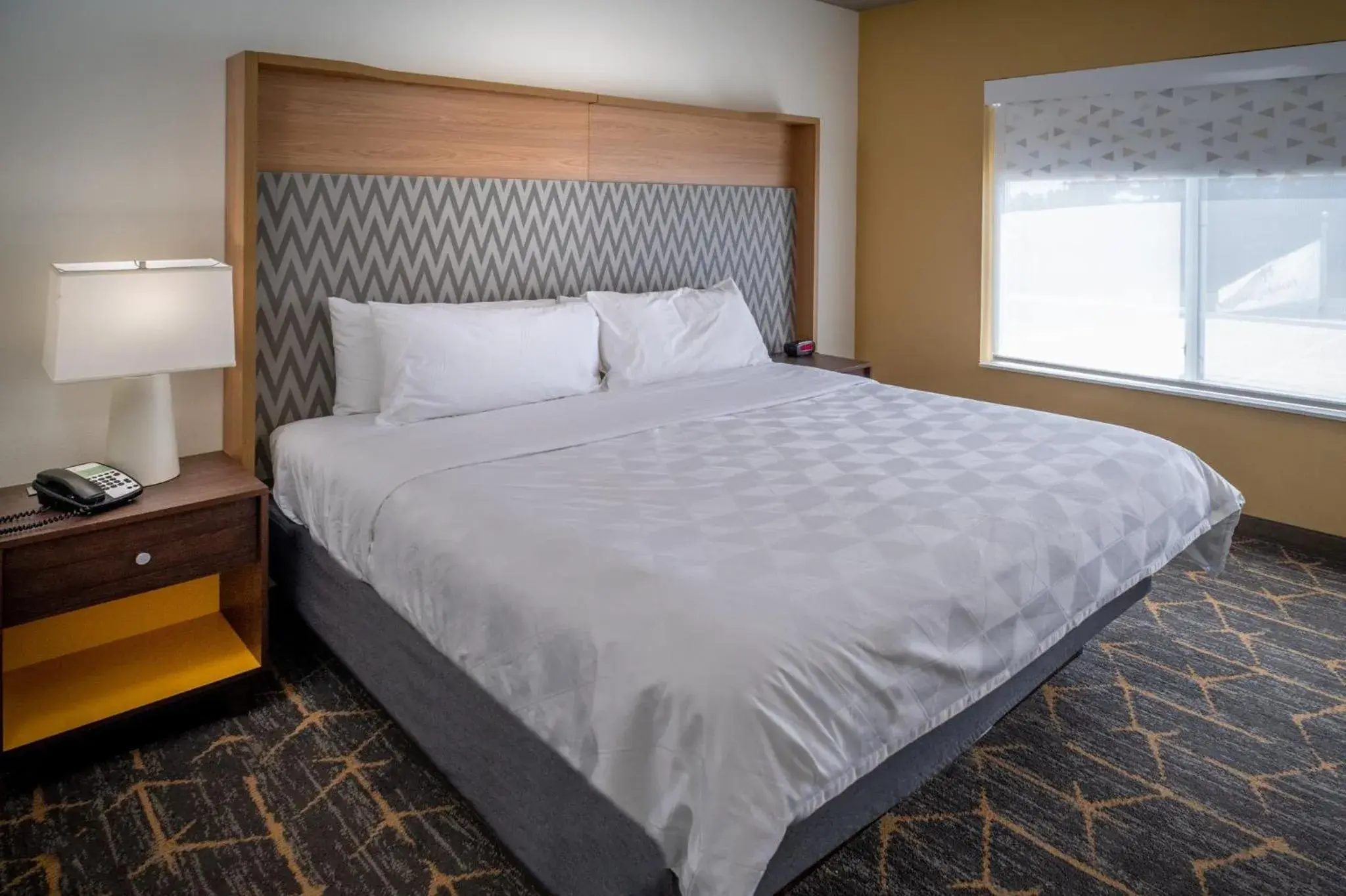 Premium King Room - Communication Accessible in Holiday Inn Hotel & Suites Beckley by IHG Premium King Room - Communication Accessible in Holiday Inn Hotel & Suites Beckley by IHG