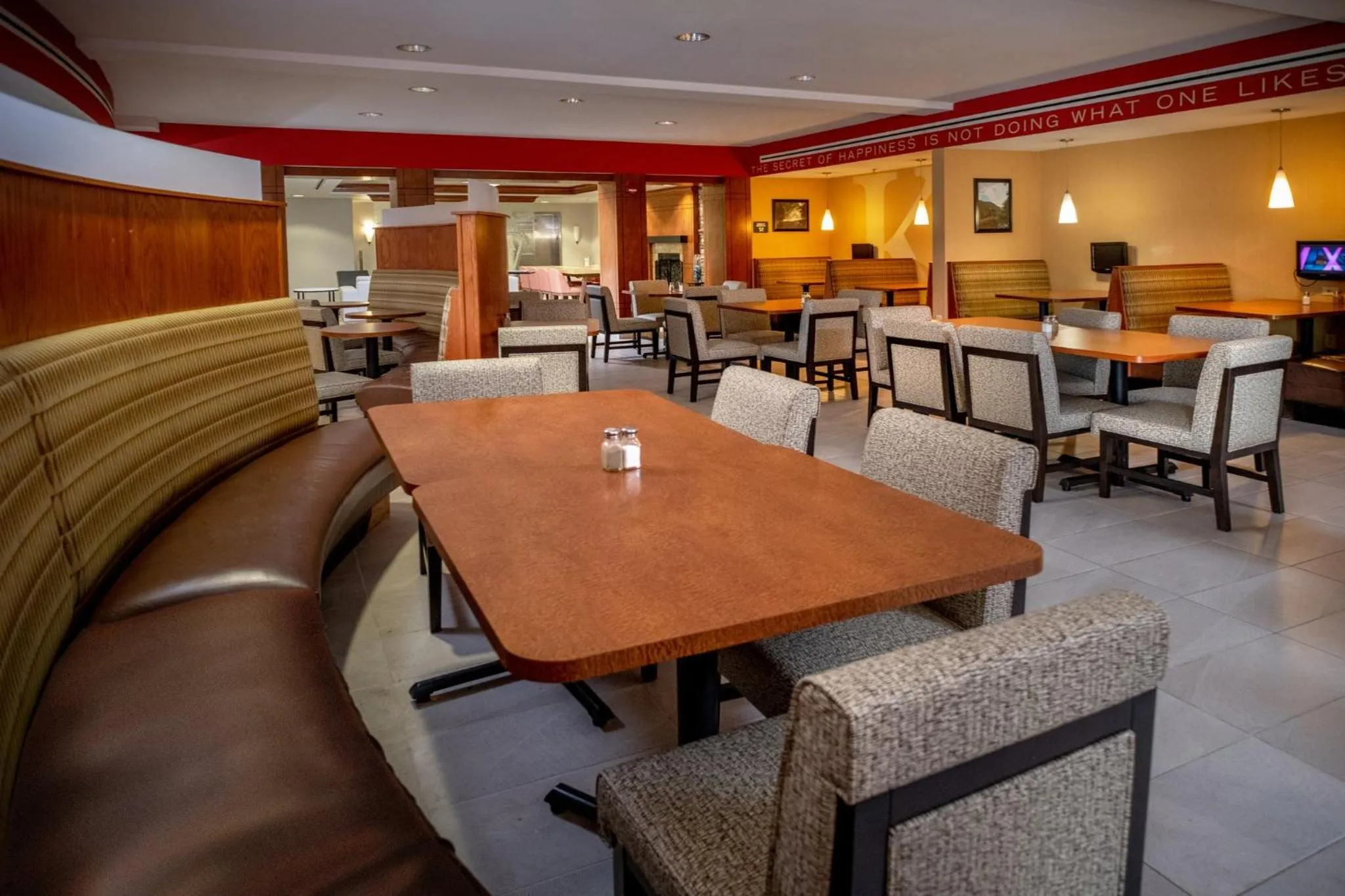 Restaurant/places to eat in Holiday Inn Hotel & Suites Beckley by IHG