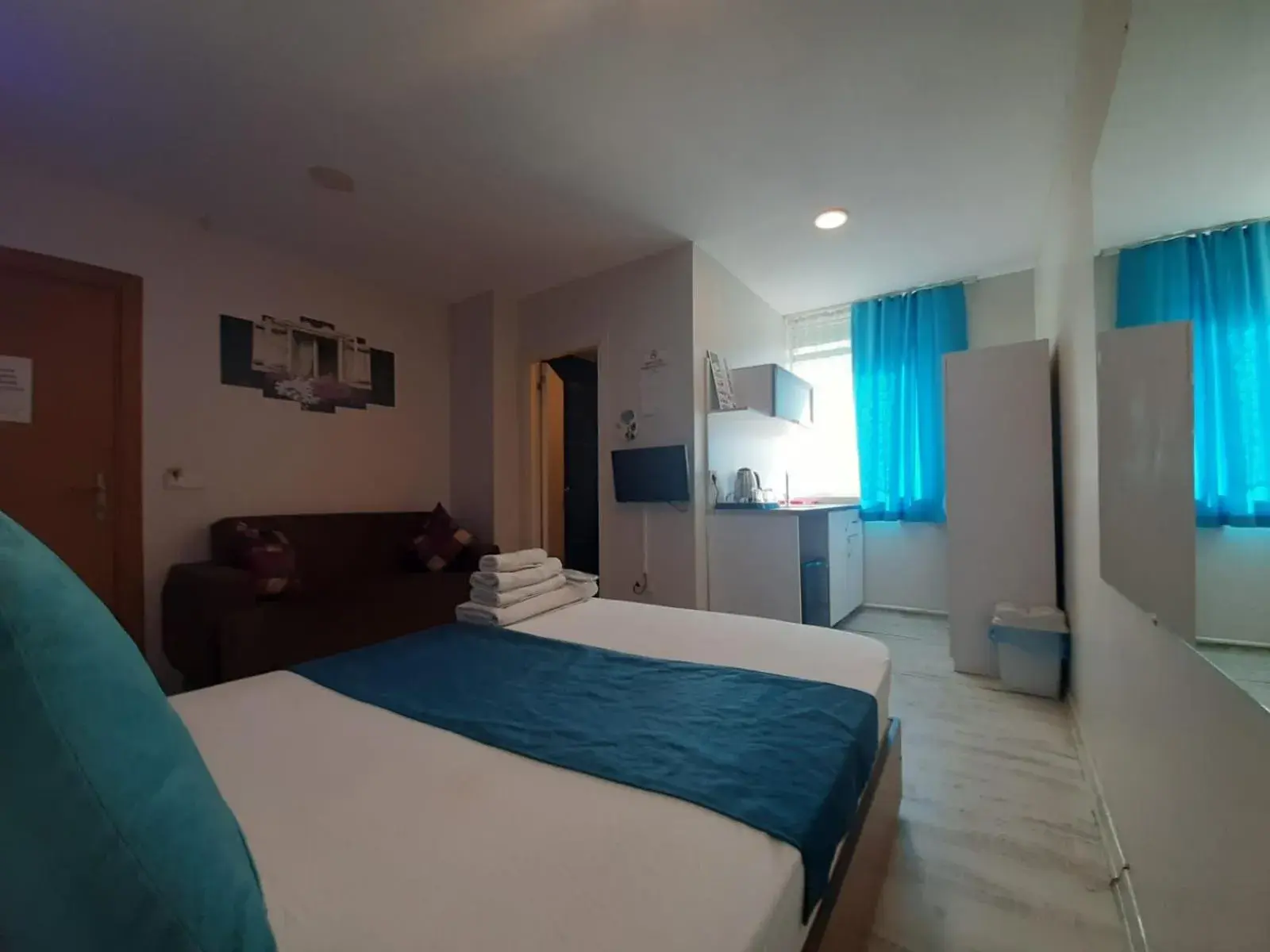 Photo of the whole room, Bed in 216 Turkuaz Suit Photo of the whole room, Bed in 216 Turkuaz Suit