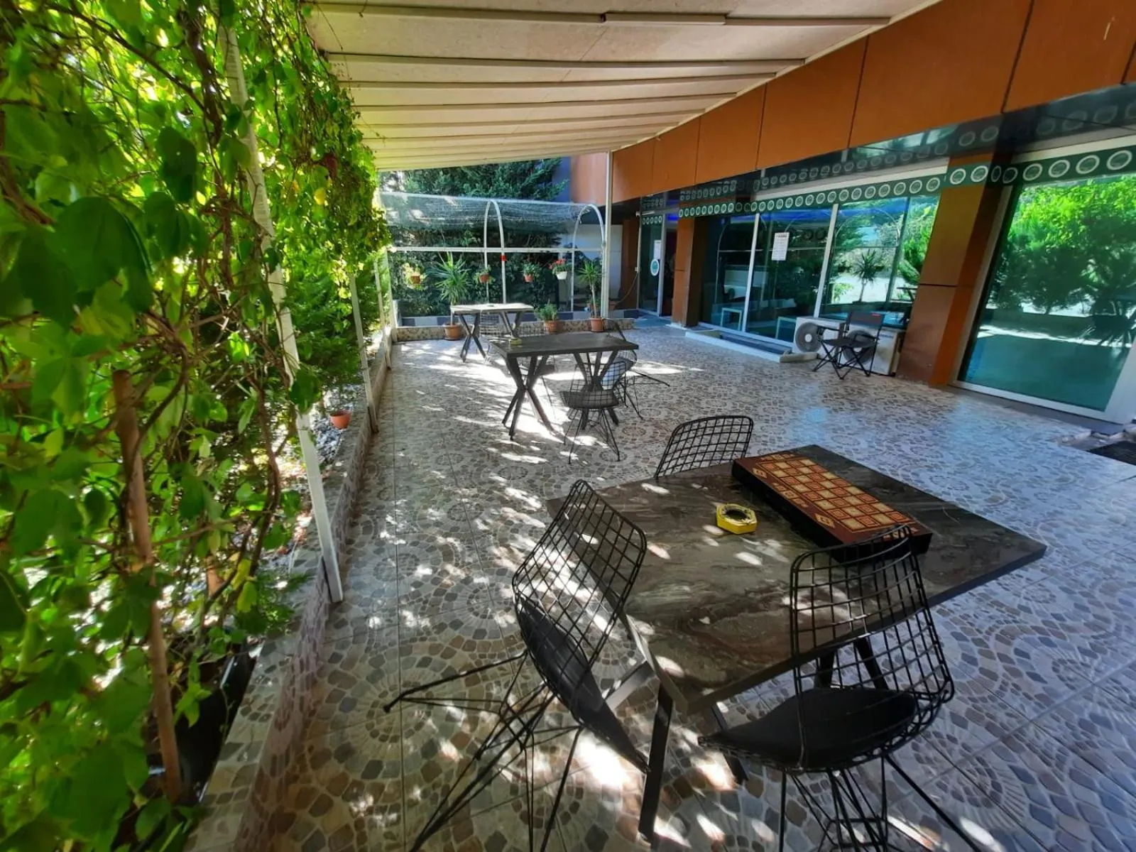 Patio in 216 Turkuaz Suit