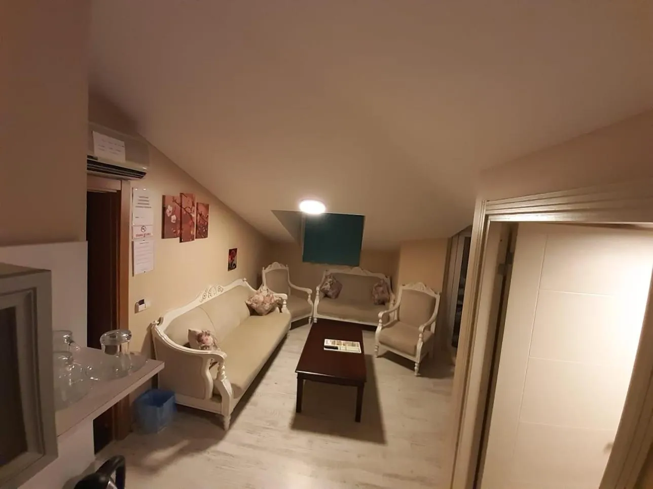 Communal lounge/ TV room in 216 Turkuaz Suit