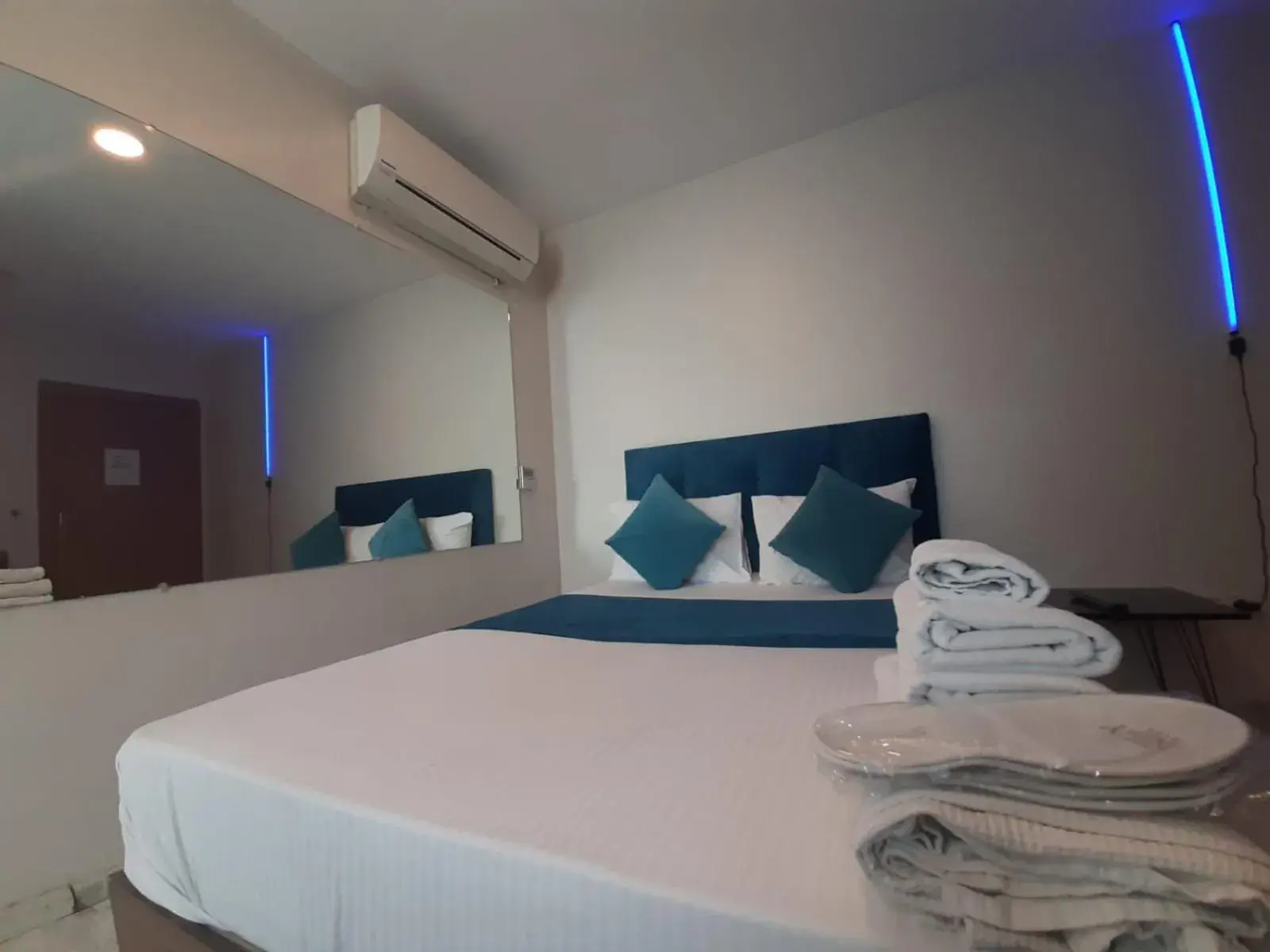 Photo of the whole room, Bed in 216 Turkuaz Suit Photo of the whole room, Bed in 216 Turkuaz Suit