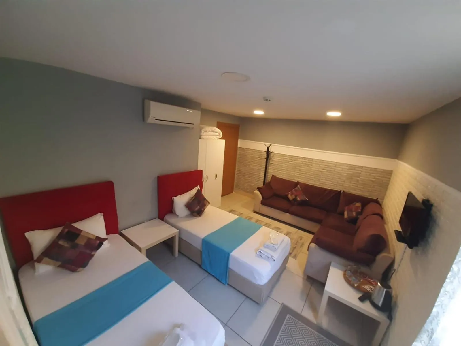 Bed in 216 Turkuaz Suit