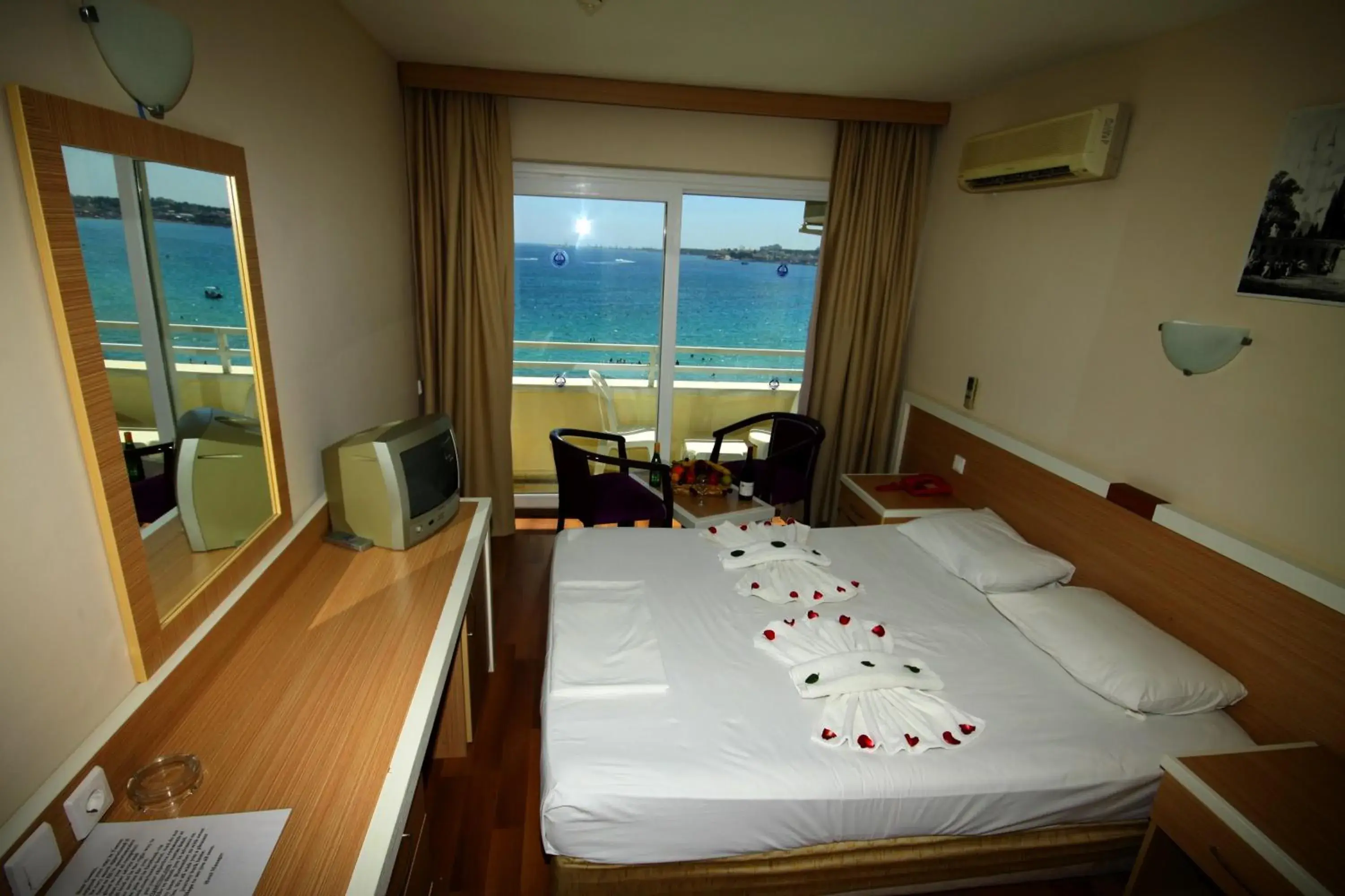 Photo of the whole room, Bed in Tuntas Beach Hotel - All Inclusive Photo of the whole room, Bed in Tuntas Beach Hotel - All Inclusive