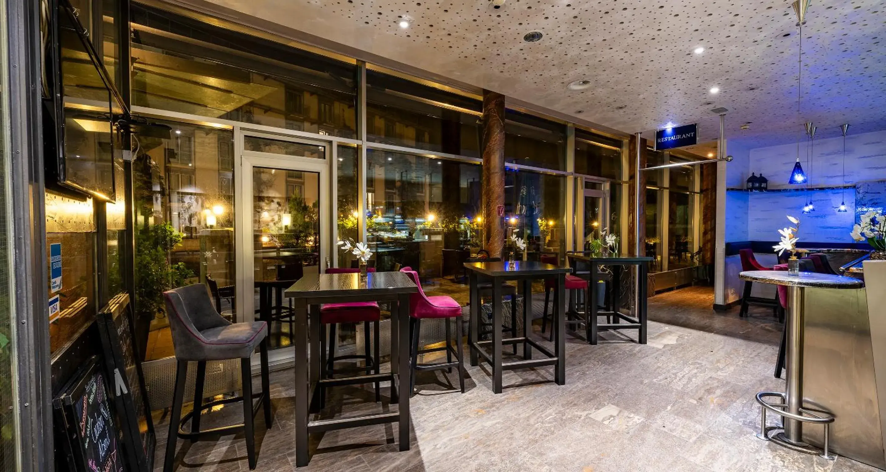 Lounge or bar in PLAZA INN Stuttgart-Ditzingen Lounge or bar in PLAZA INN Stuttgart-Ditzingen