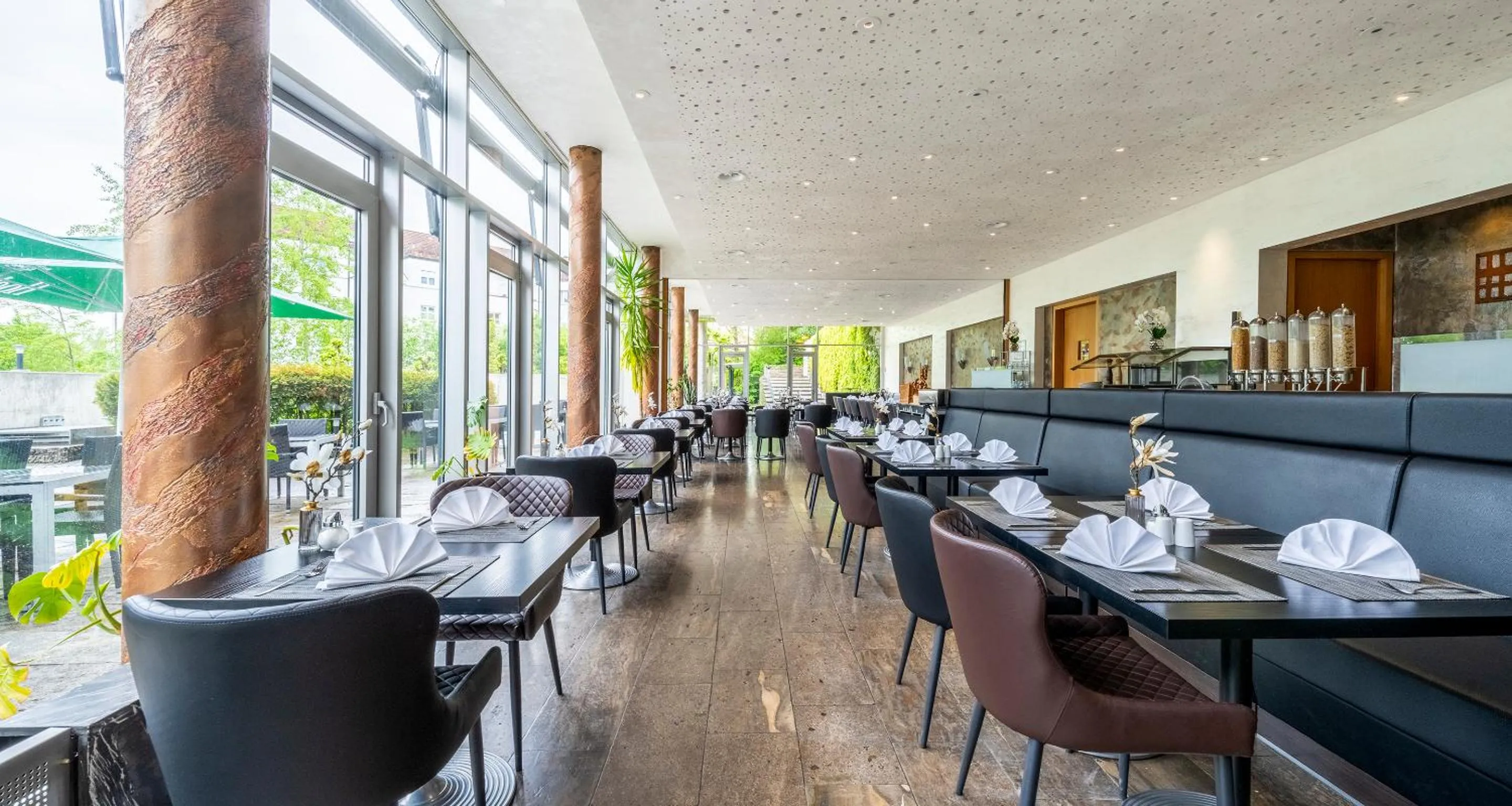 Restaurant/places to eat in PLAZA INN Stuttgart-Ditzingen