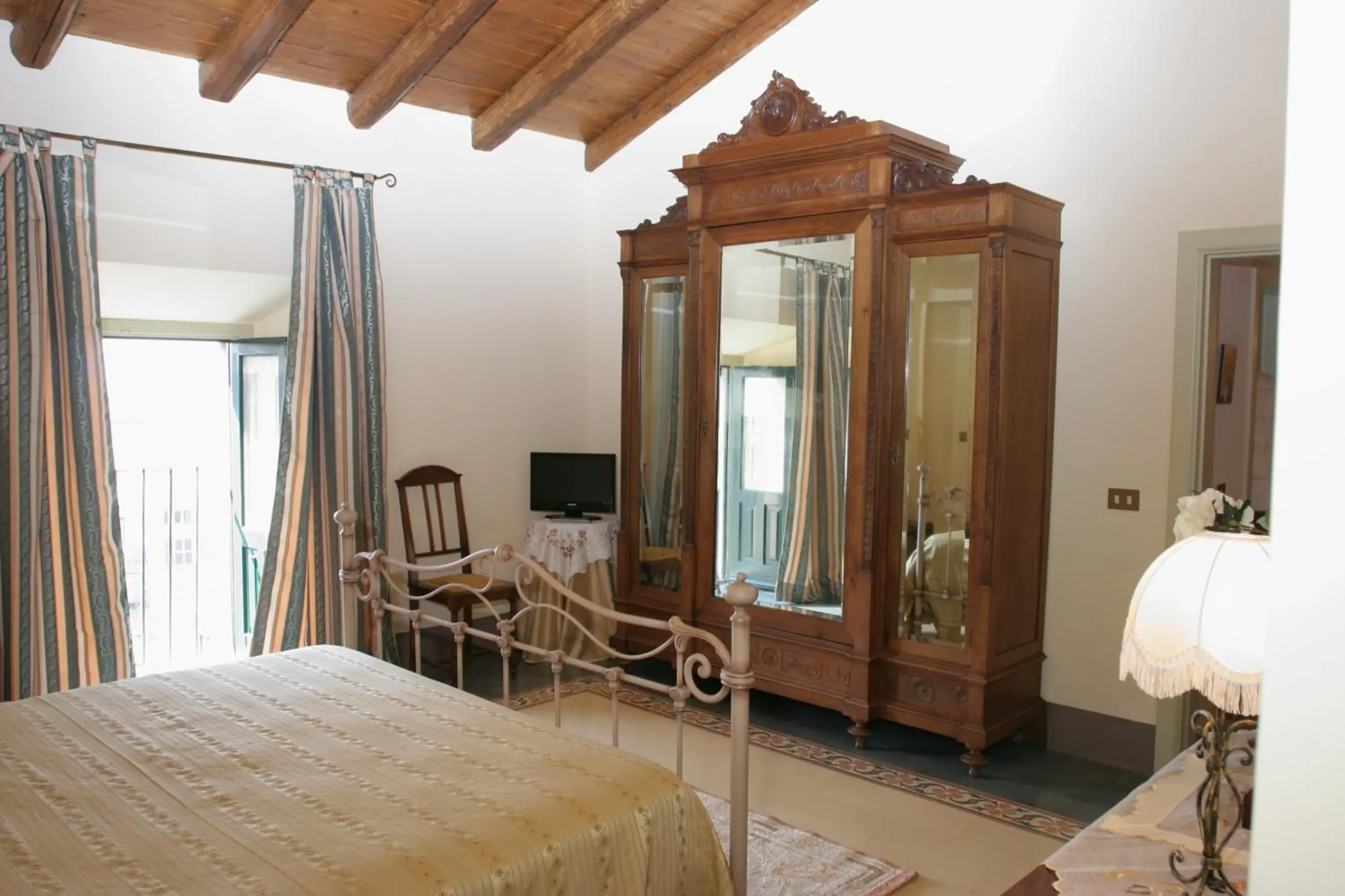 Triple Room with Garden View - single occupancy in B&B Palazzo Gambino Triple Room with Garden View - single occupancy in B&B Palazzo Gambino
