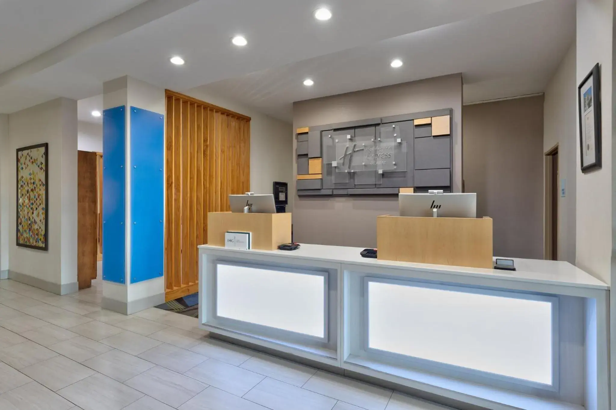 Property building in Holiday Inn Express Hotel & Suites Amarillo South by IHG Property building in Holiday Inn Express Hotel & Suites Amarillo South by IHG