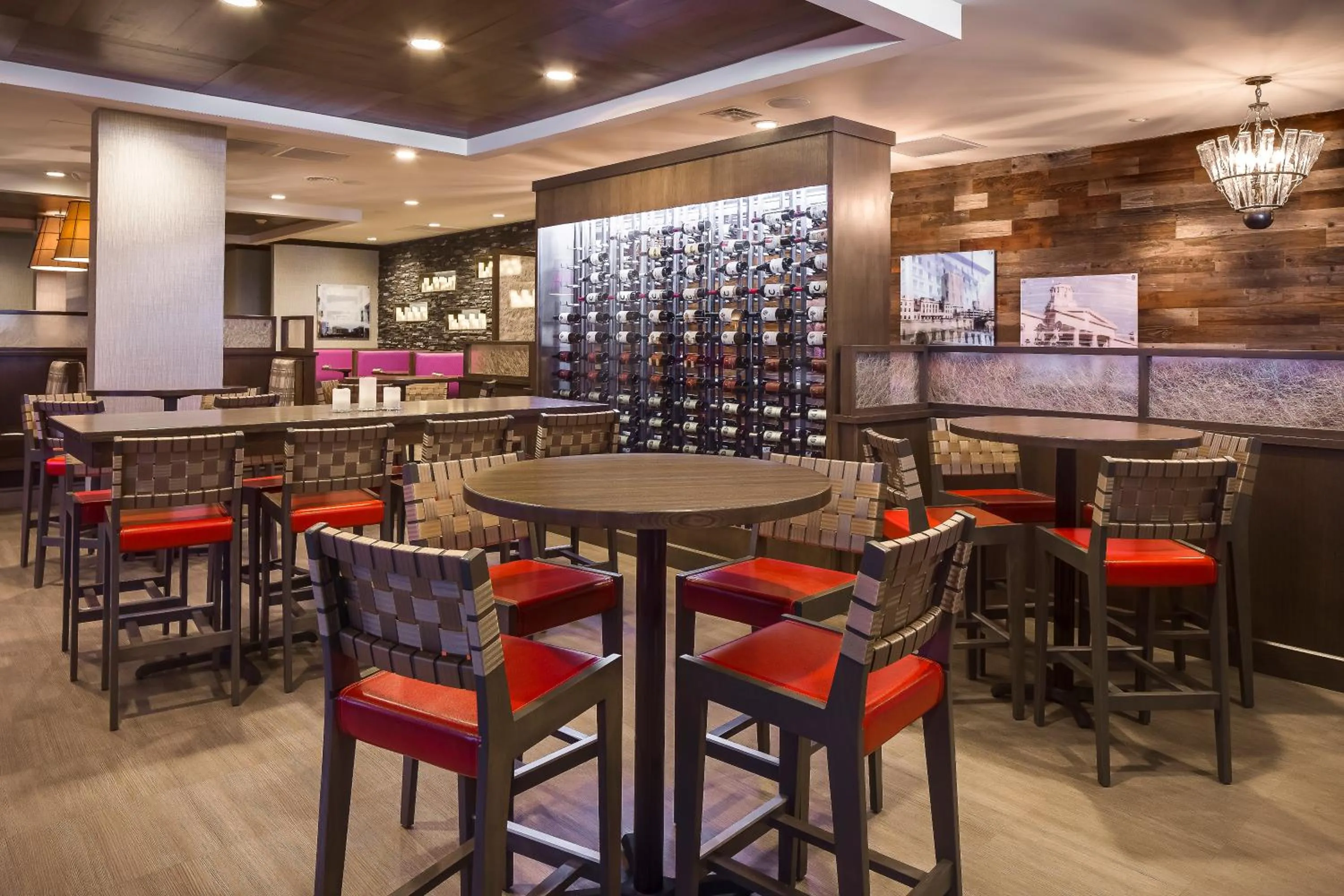 Restaurant/places to eat in Radisson Hotel & Conference Center Coralville - Iowa City