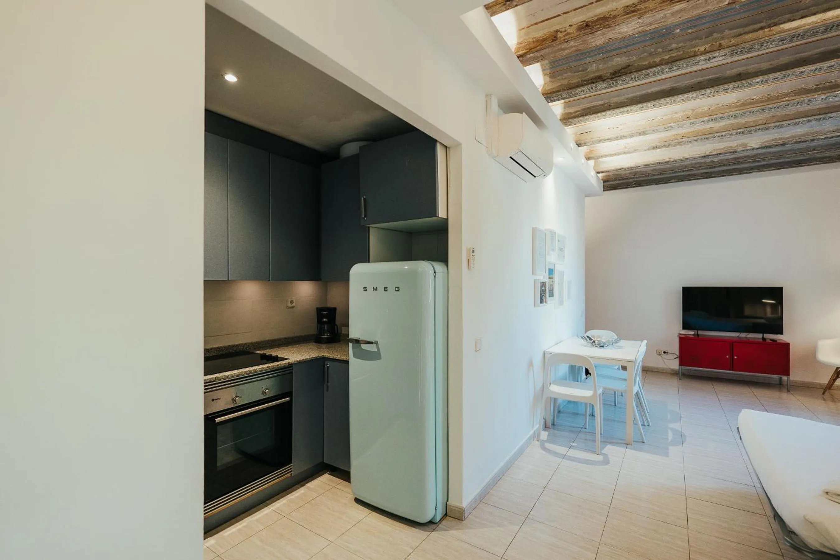kitchen in Ramblas Apartments