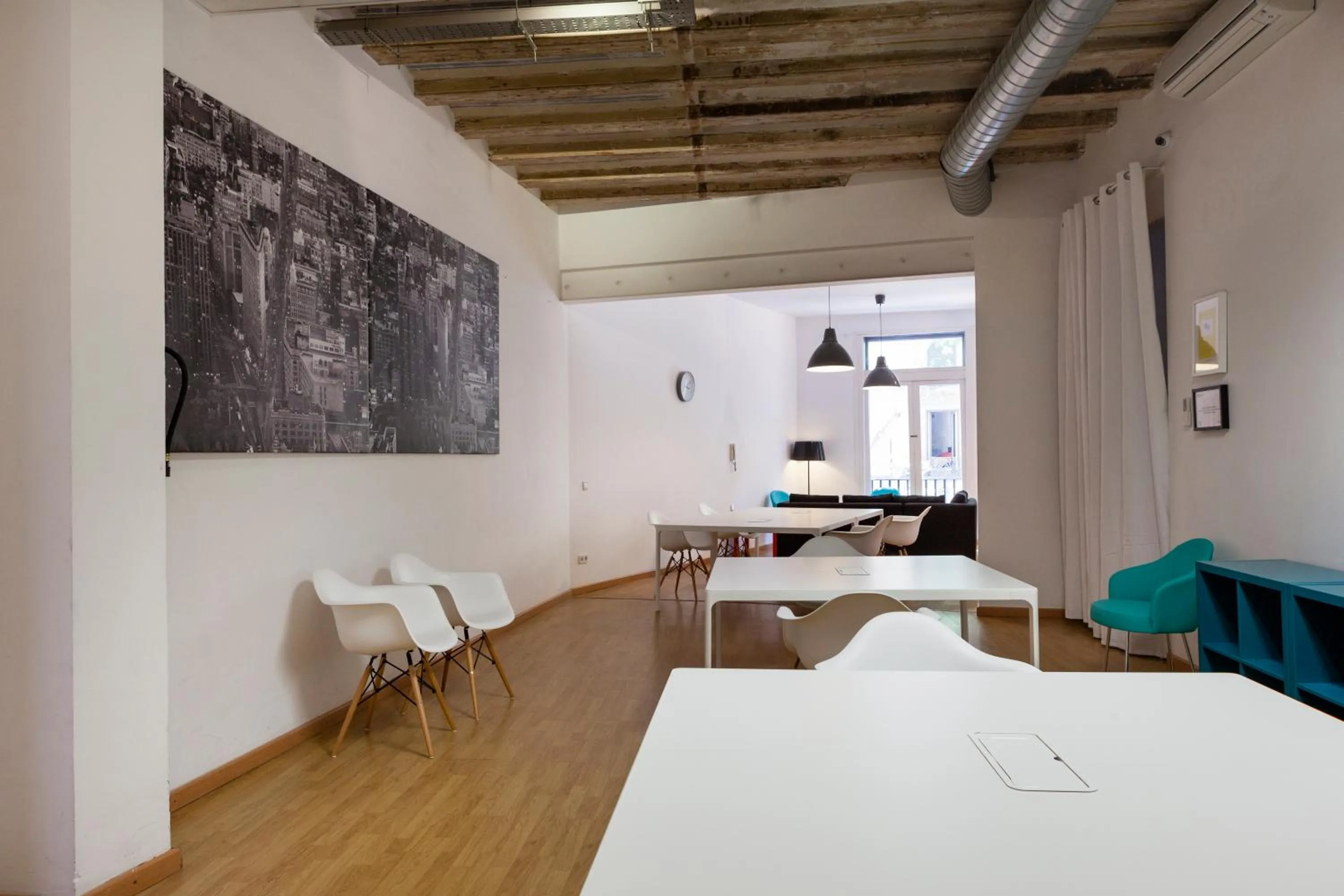 Communal lounge/ TV room in Ramblas Apartments