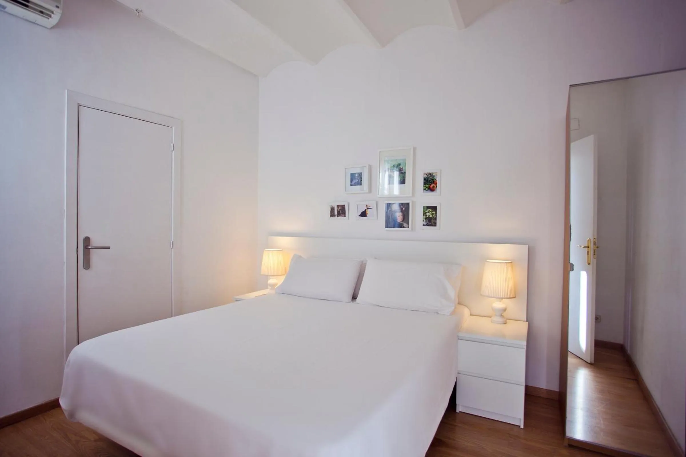 Bedroom, Bed in Ramblas Apartments