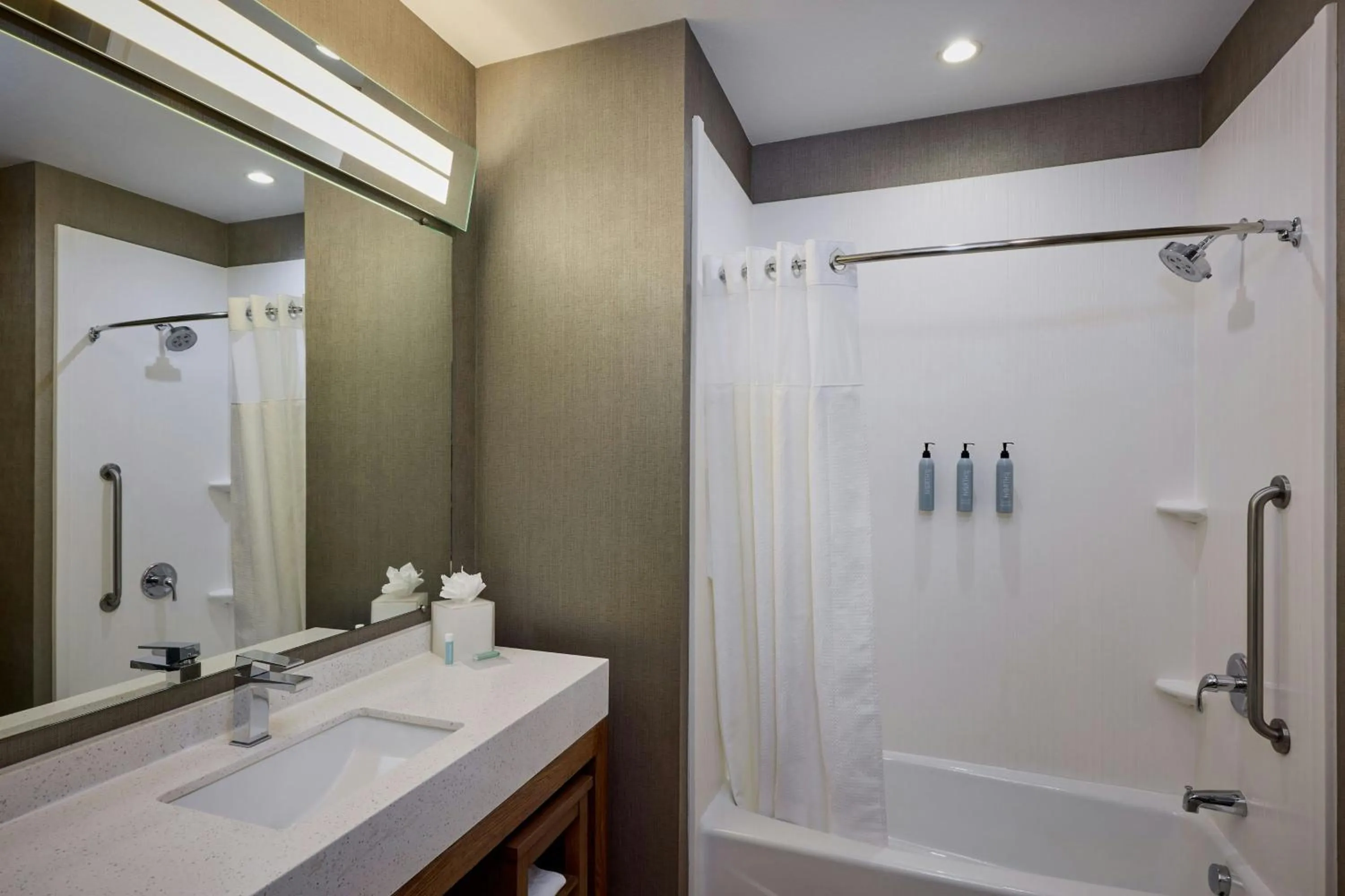 Bathroom in Courtyard by Marriott Denver Southwest/Littleton
