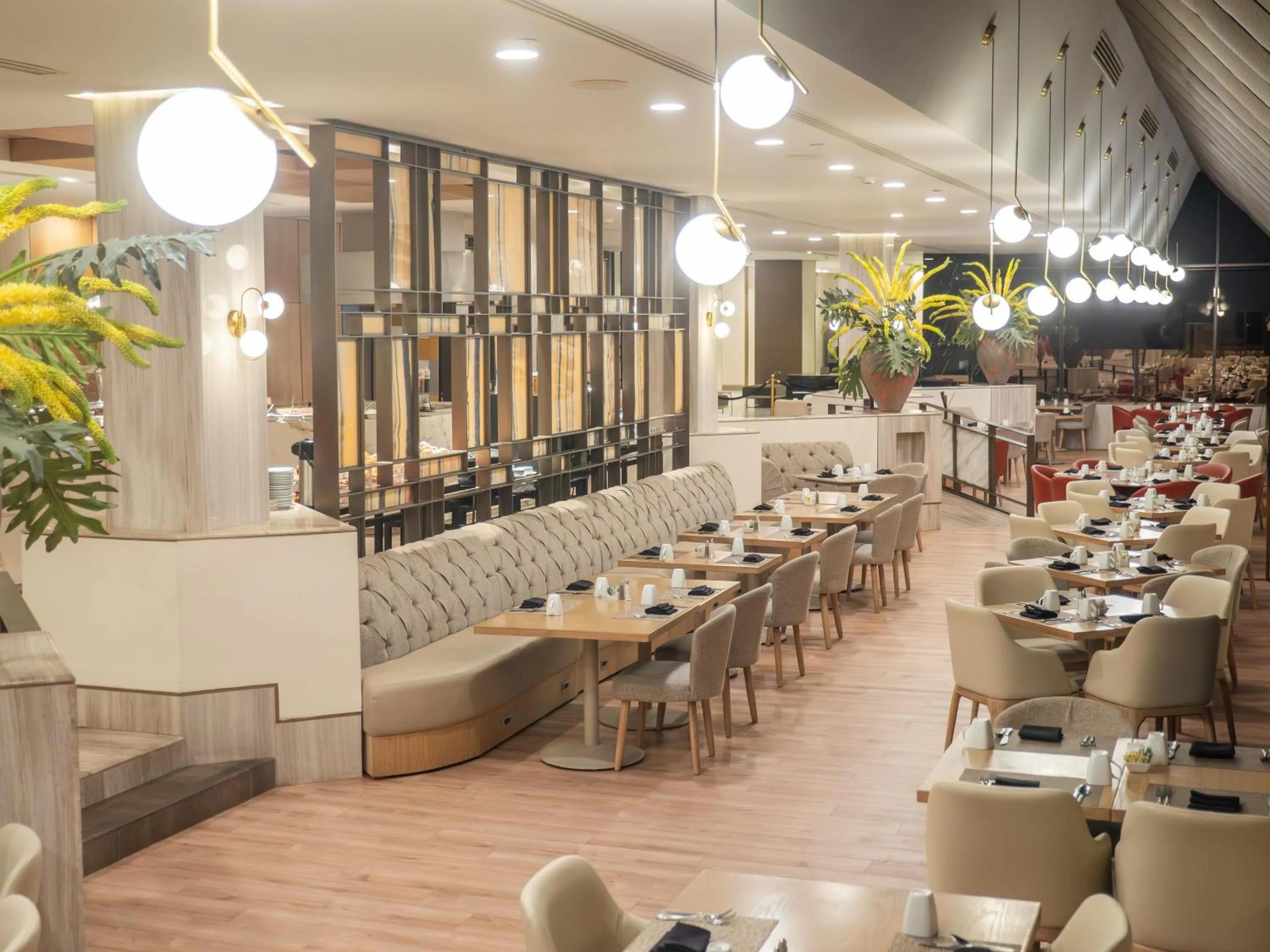 Restaurant/places to eat in MS Milenium Monterrey Curio Collection by Hilton