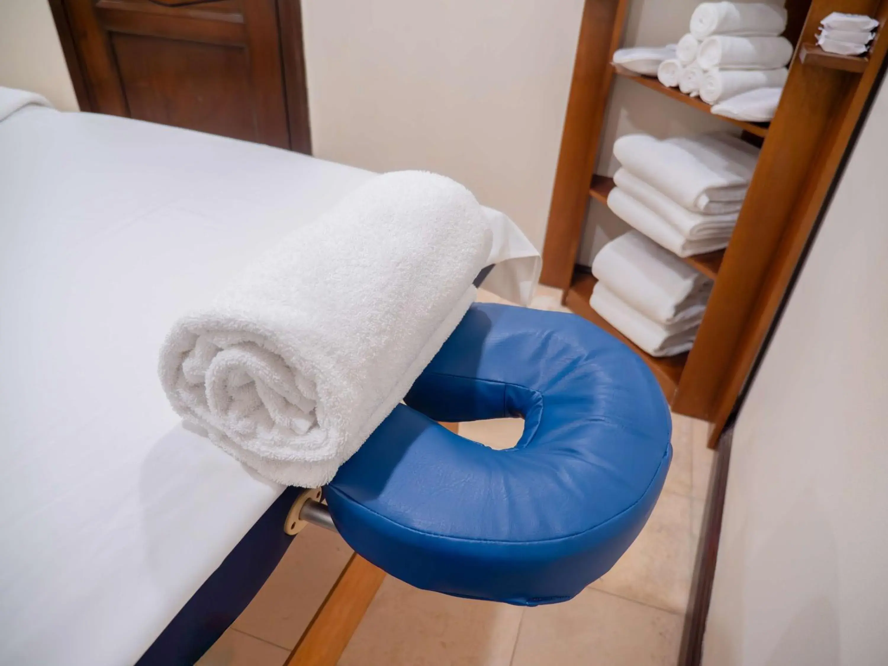 Spa and wellness centre/facilities, Bed in MS Milenium Monterrey Curio Collection by Hilton Spa and wellness centre/facilities, Bed in MS Milenium Monterrey Curio Collection by Hilton