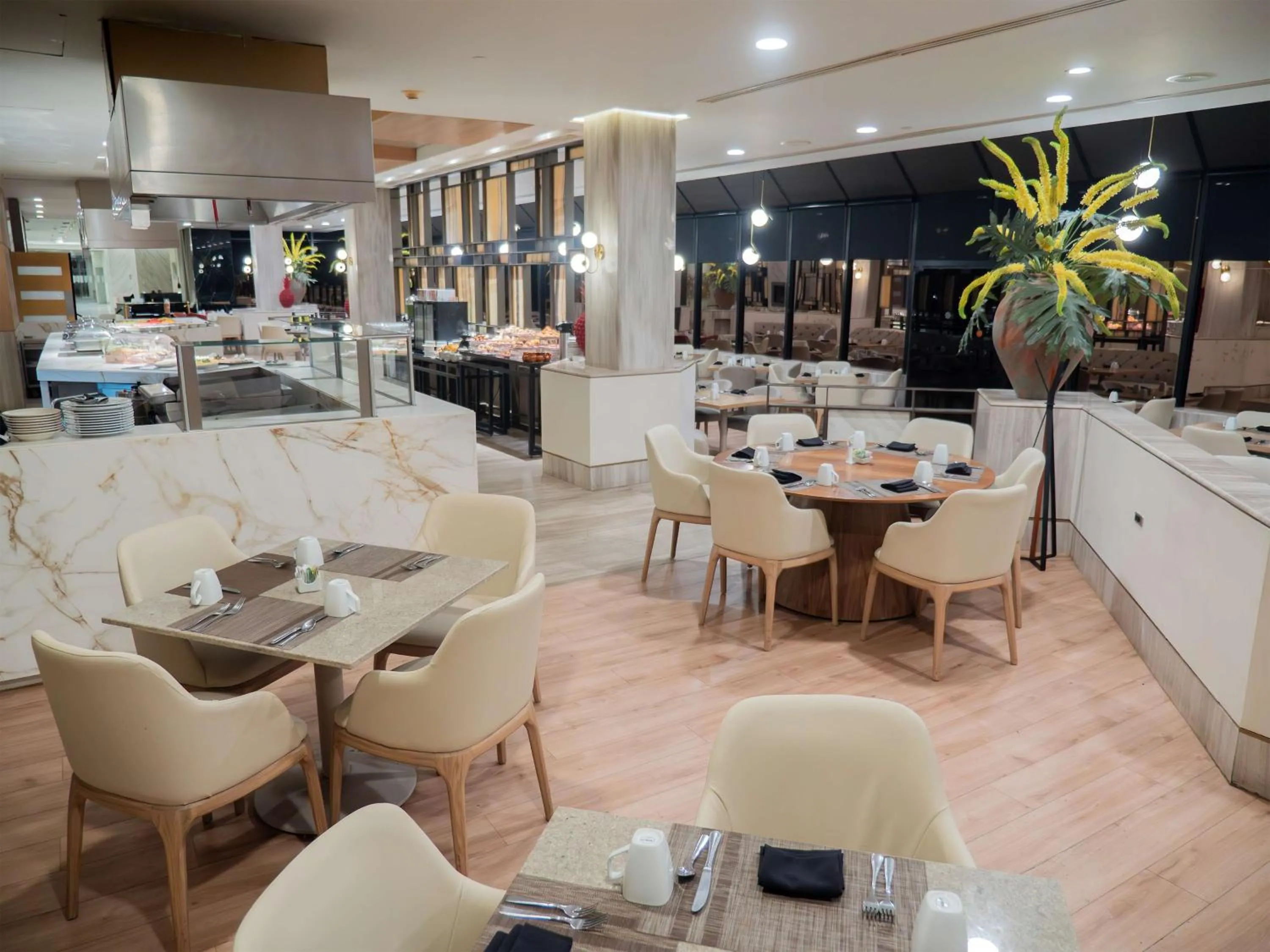 Restaurant/places to eat in MS Milenium Monterrey Curio Collection by Hilton