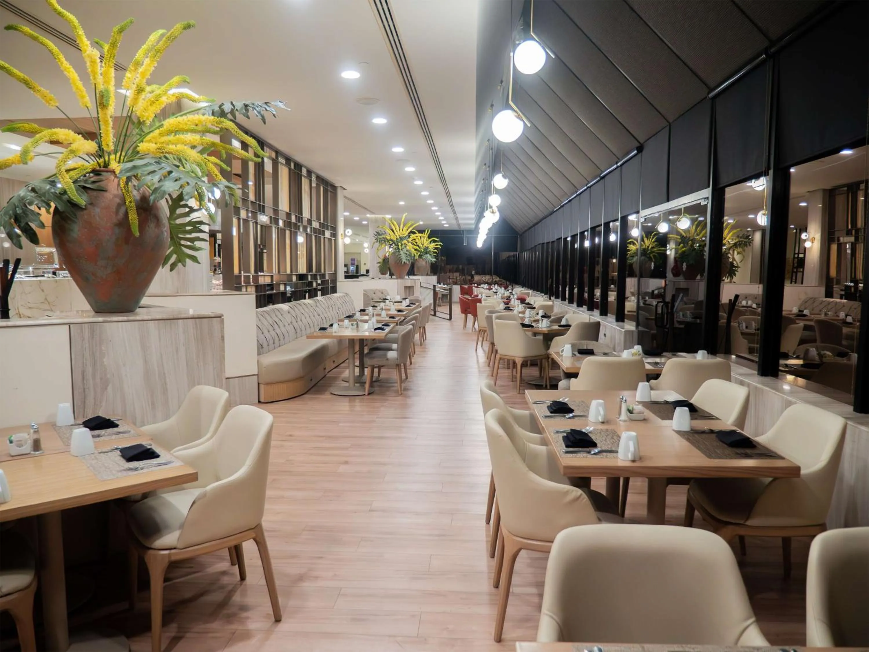 Restaurant/places to eat in MS Milenium Monterrey Curio Collection by Hilton