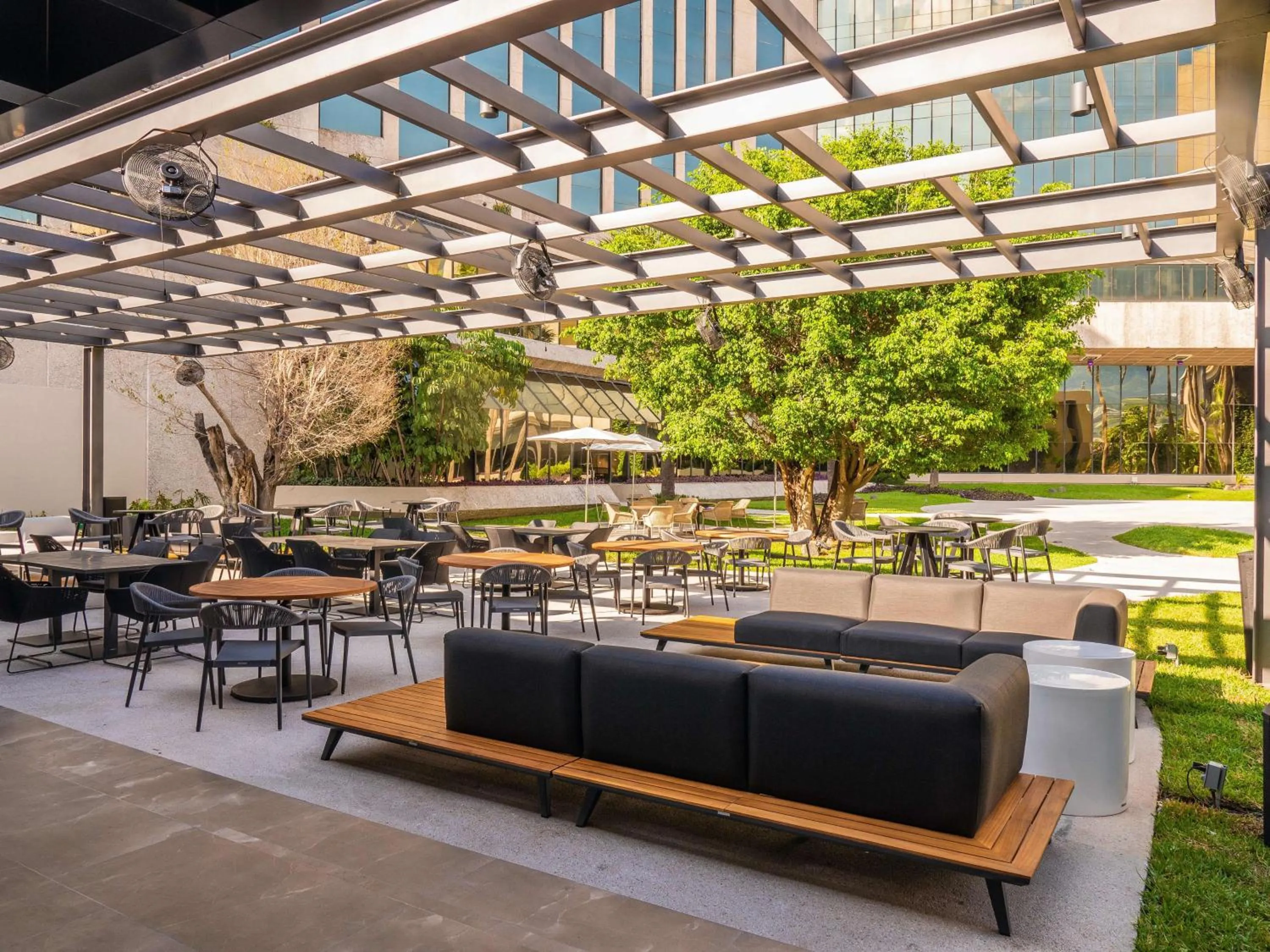 Restaurant/places to eat in MS Milenium Monterrey Curio Collection by Hilton