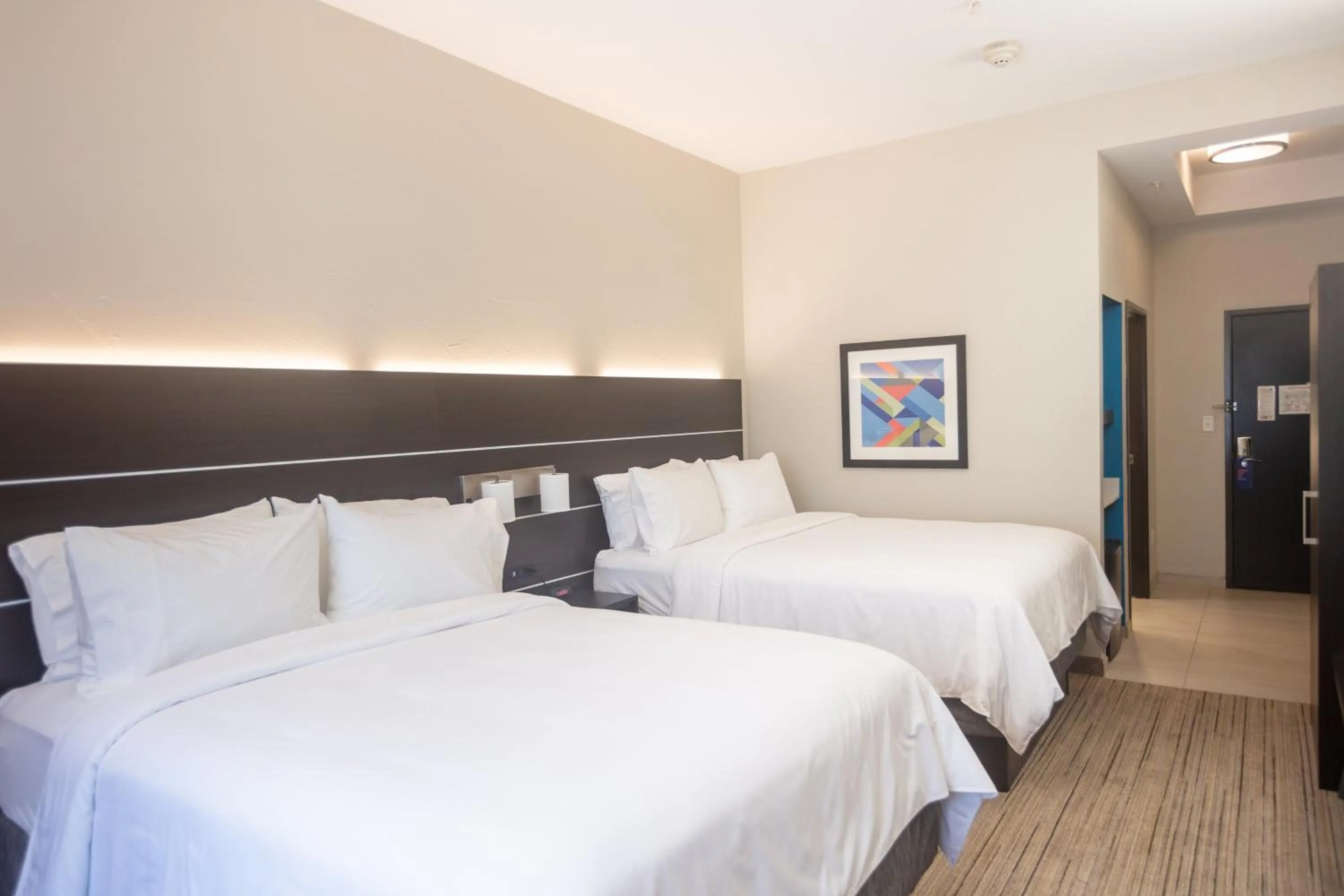 Photo of the whole room, Bed in Holiday Inn Express Hotel & Suites Beaumont Northwest by IHG