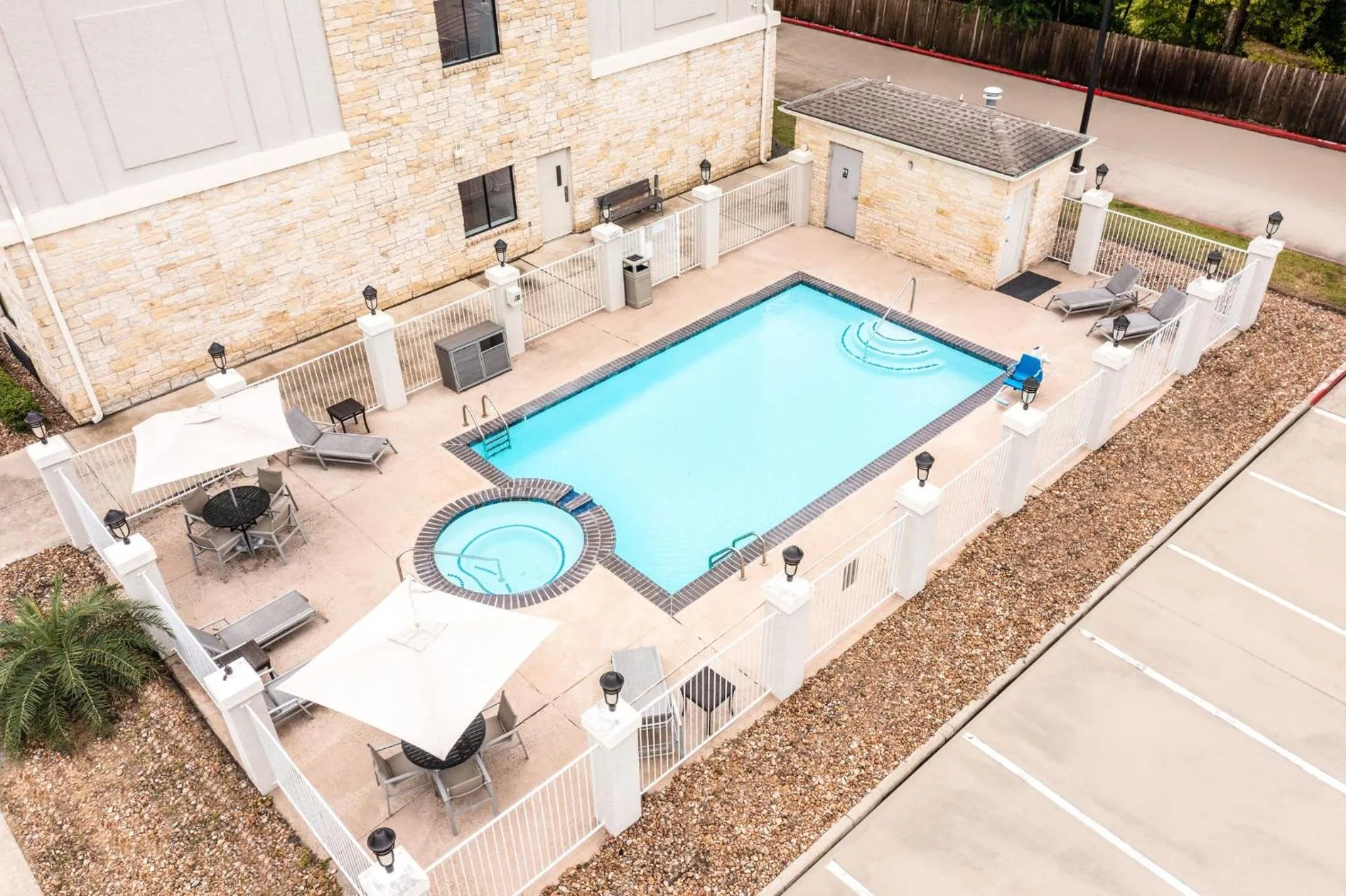 Swimming pool in Holiday Inn Express Hotel & Suites Beaumont Northwest by IHG