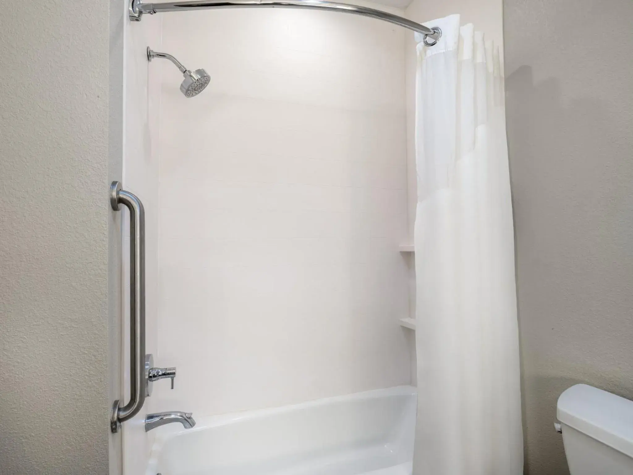 Bathroom in Holiday Inn Express Hotel & Suites Beaumont Northwest by IHG Bathroom in Holiday Inn Express Hotel & Suites Beaumont Northwest by IHG