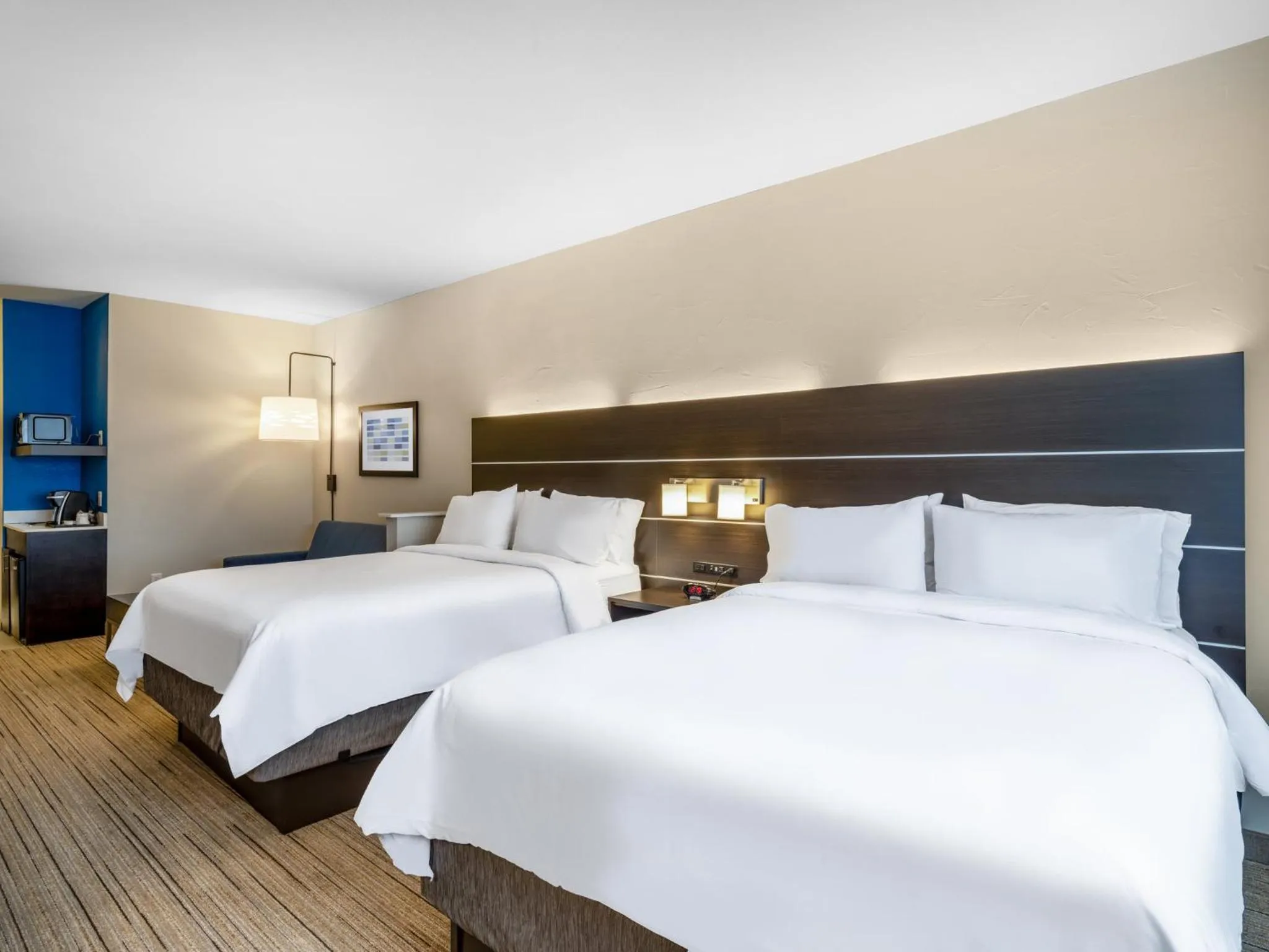 Photo of the whole room, Bed in Holiday Inn Express Hotel & Suites Beaumont Northwest by IHG