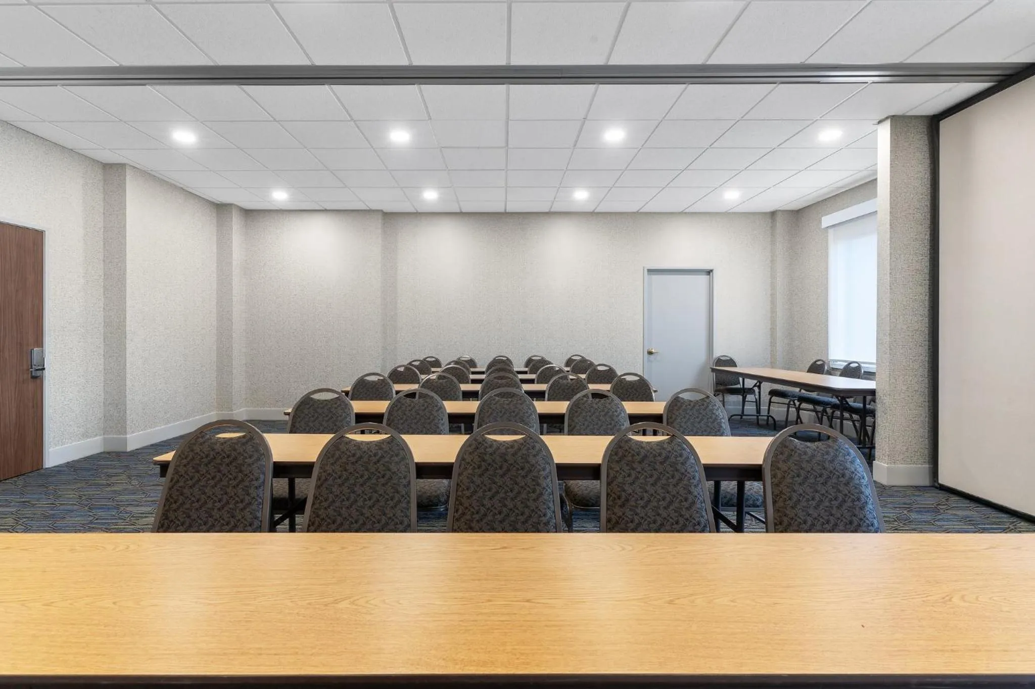 Meeting/conference room in Holiday Inn Express Hotel & Suites Coralville by IHG