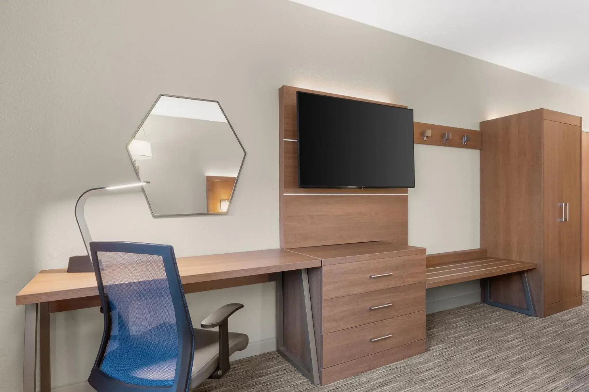 Standard Room in Holiday Inn Express Hotel & Suites Coralville by IHG Standard Room in Holiday Inn Express Hotel & Suites Coralville by IHG