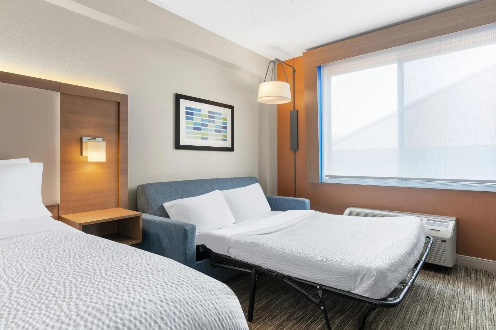 Photo of the whole room, Bed in Holiday Inn Express Hotel & Suites Coralville by IHG