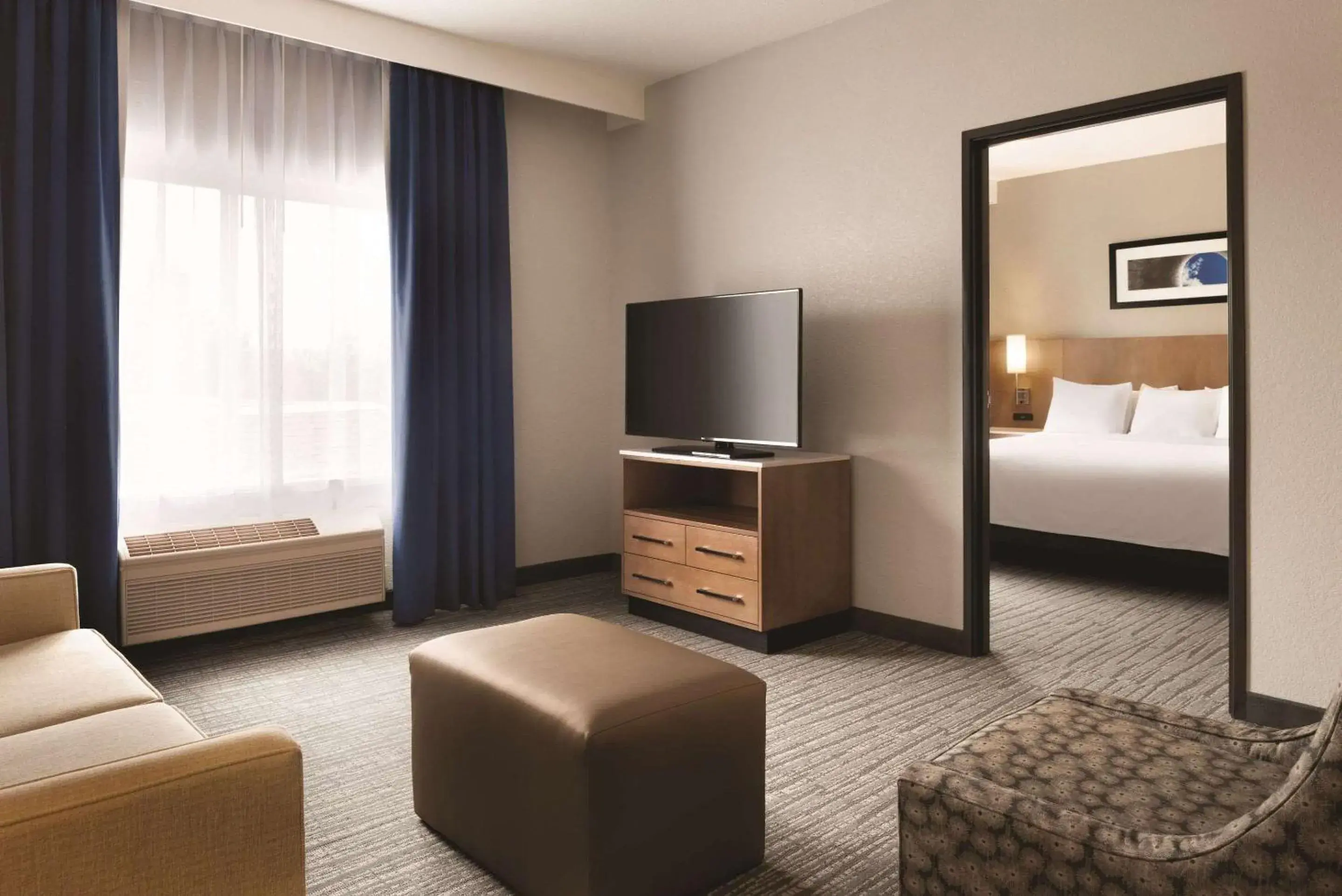 Bedroom in Radisson Hotel Ames Conference Center at ISU Bedroom in Radisson Hotel Ames Conference Center at ISU