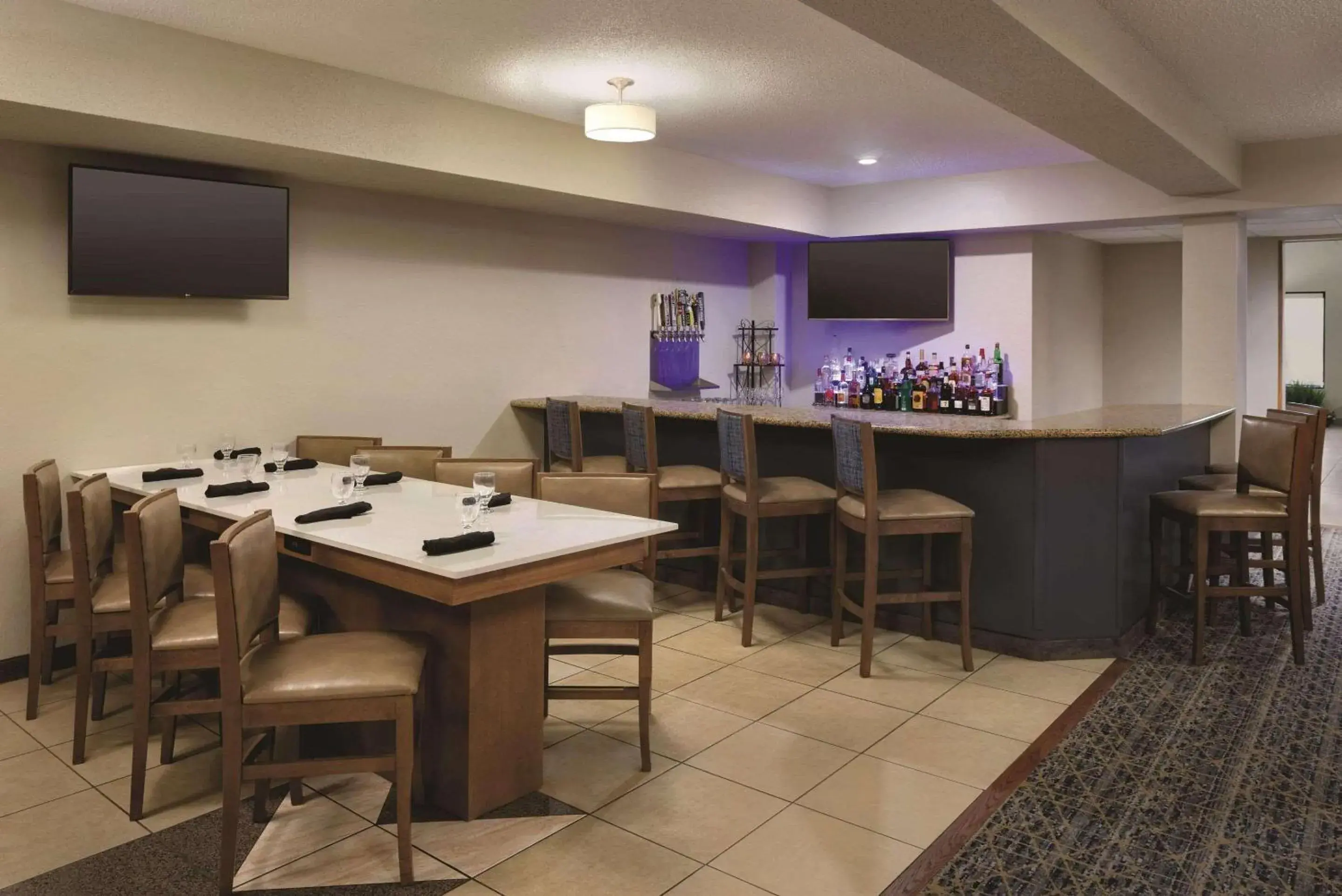 Restaurant/places to eat in Radisson Hotel Ames Conference Center at ISU Restaurant/places to eat in Radisson Hotel Ames Conference Center at ISU