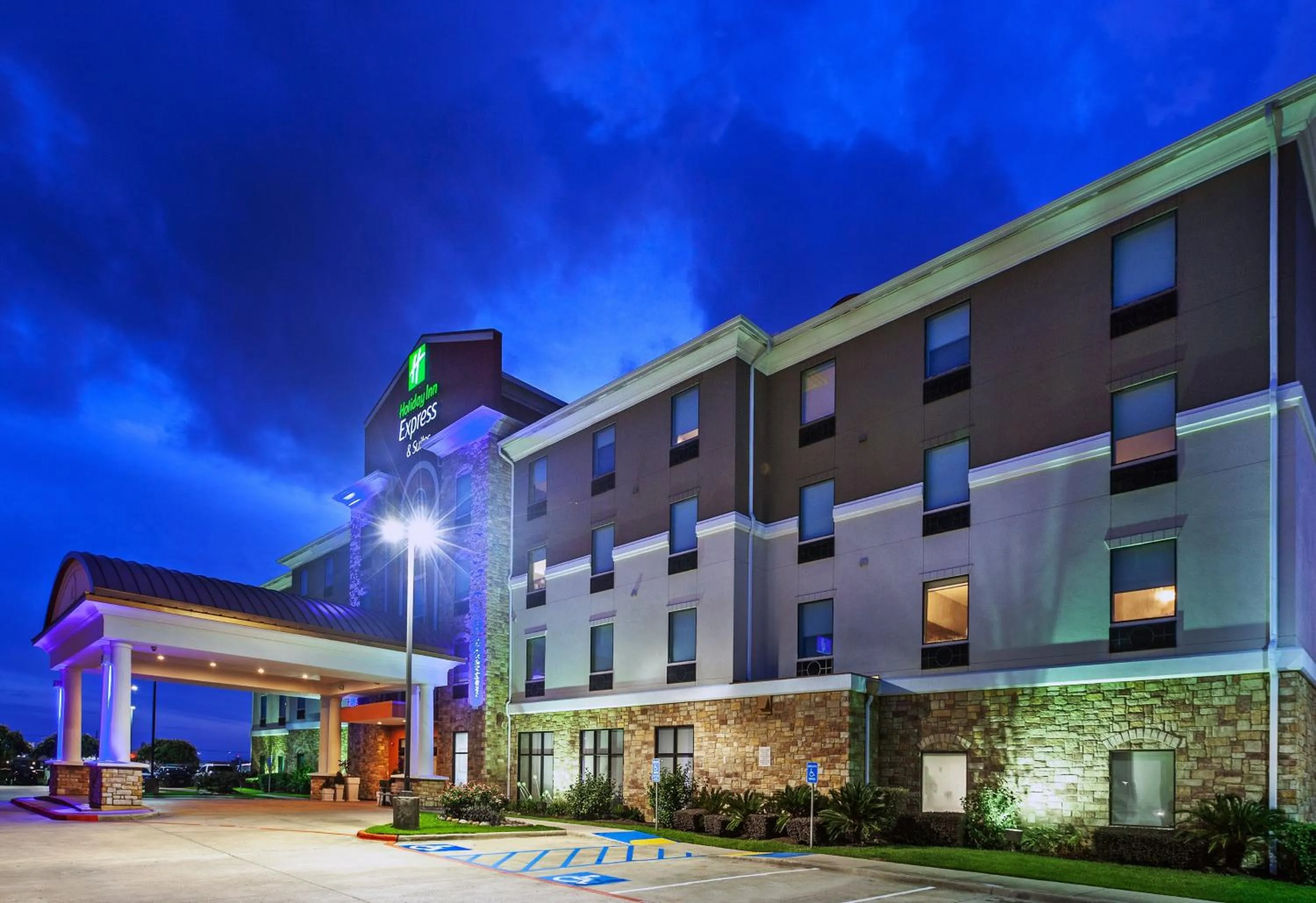 Property Building in Holiday Inn Express Hotel & Suites Port Arthur