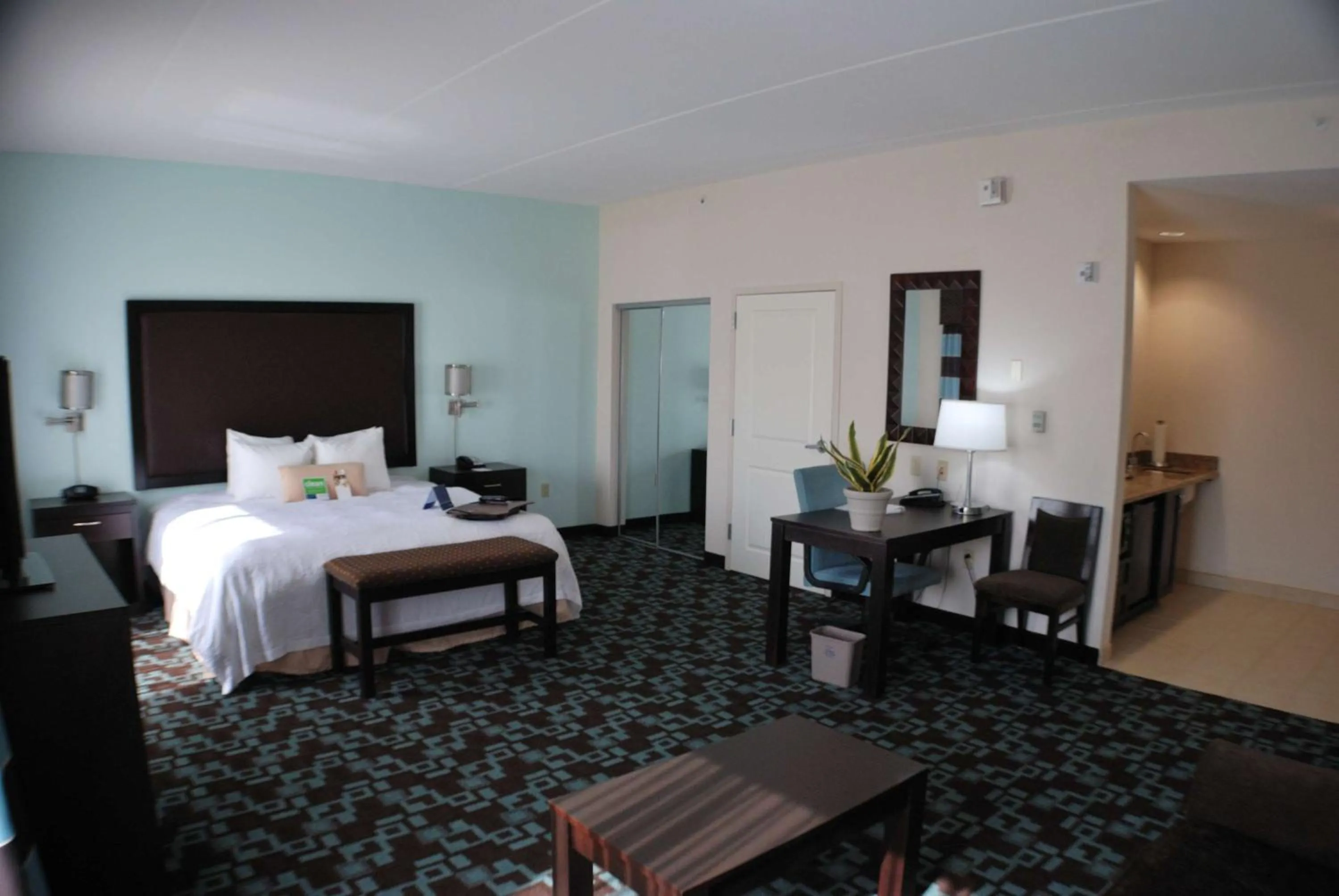 Bed in Hampton Inn & Suites Nashville at Opryland