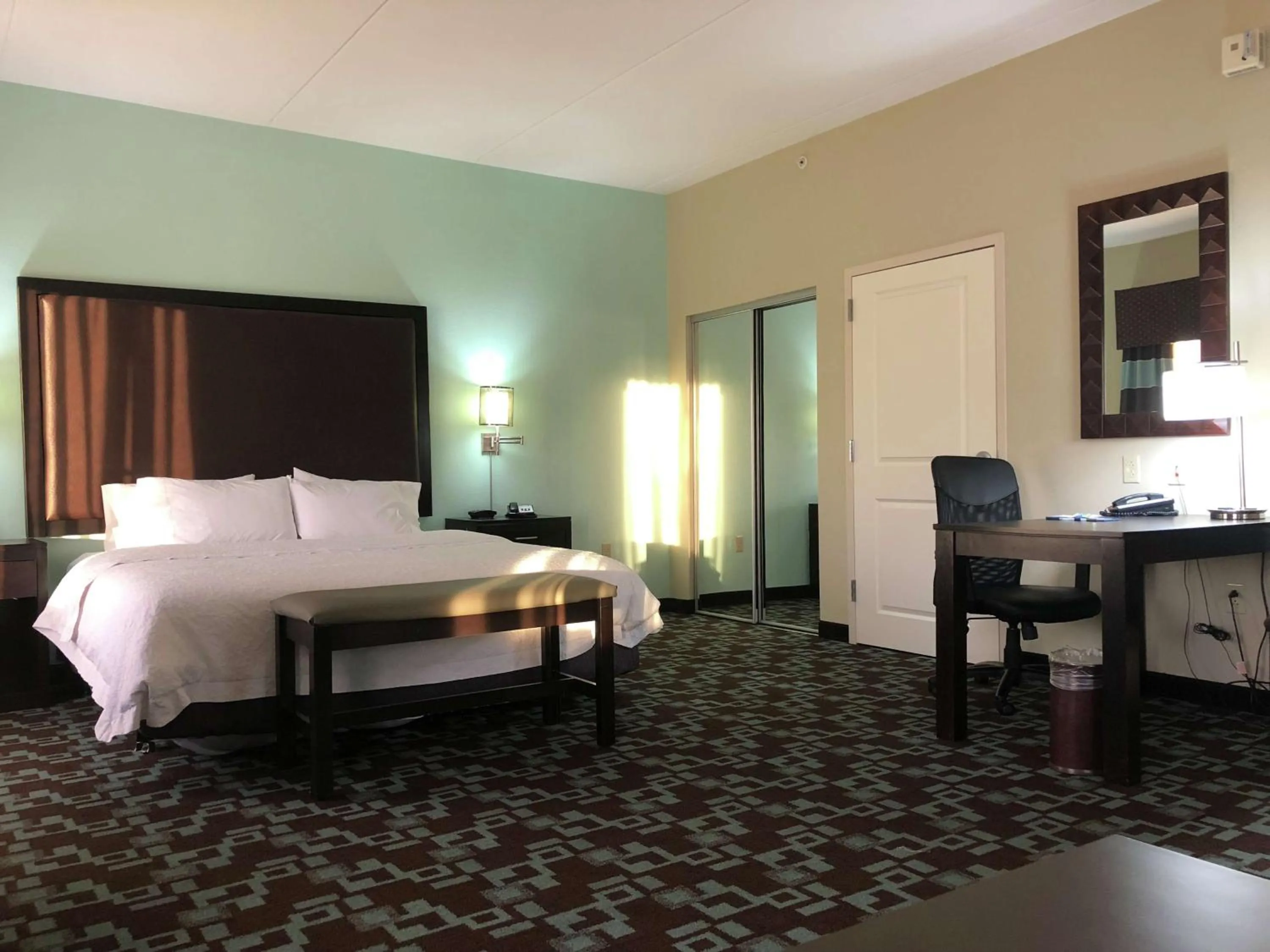 Bedroom, Bed in Hampton Inn & Suites Nashville at Opryland