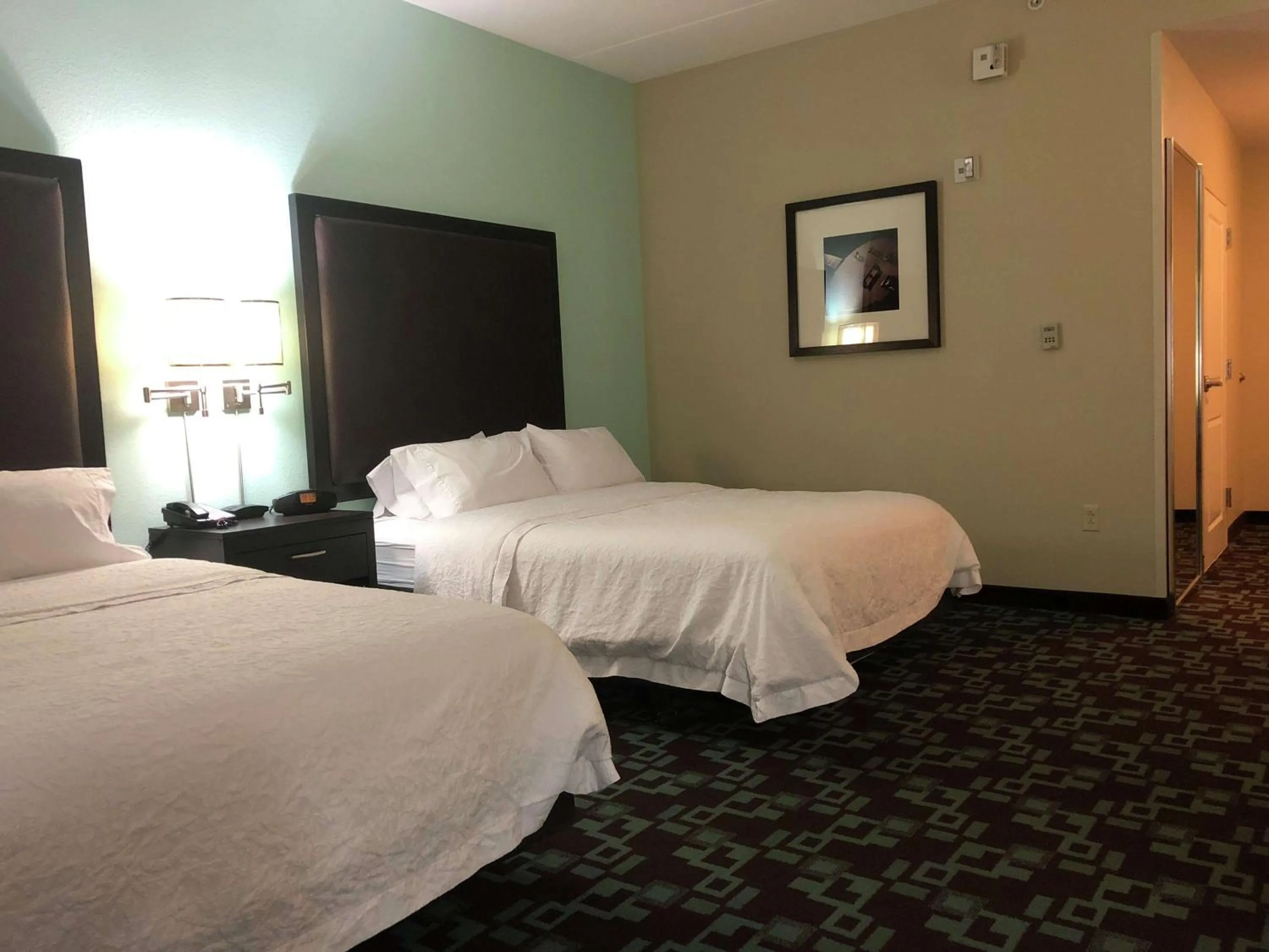 Bed in Hampton Inn & Suites Nashville at Opryland