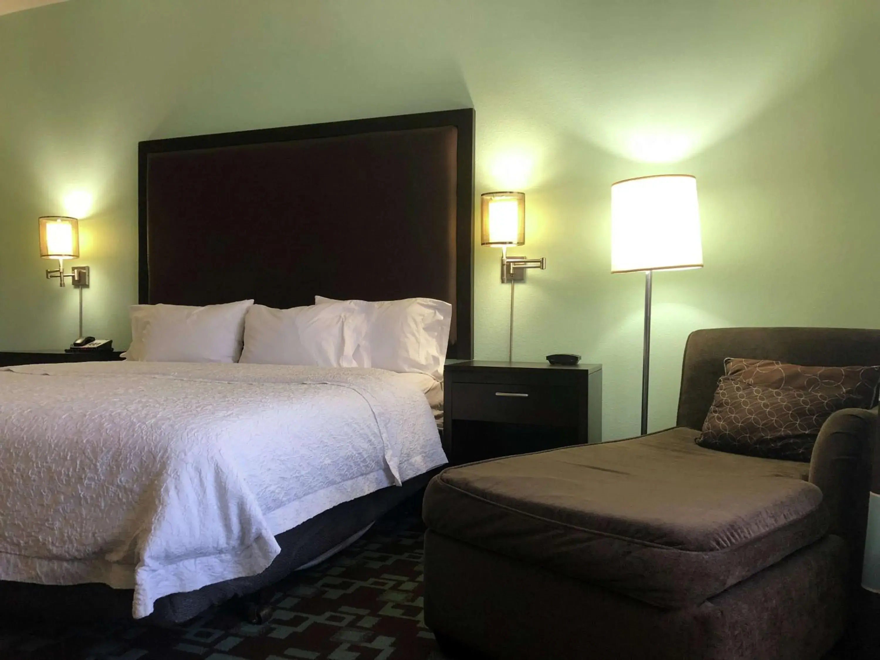 Bed in Hampton Inn & Suites Nashville at Opryland Bed in Hampton Inn & Suites Nashville at Opryland