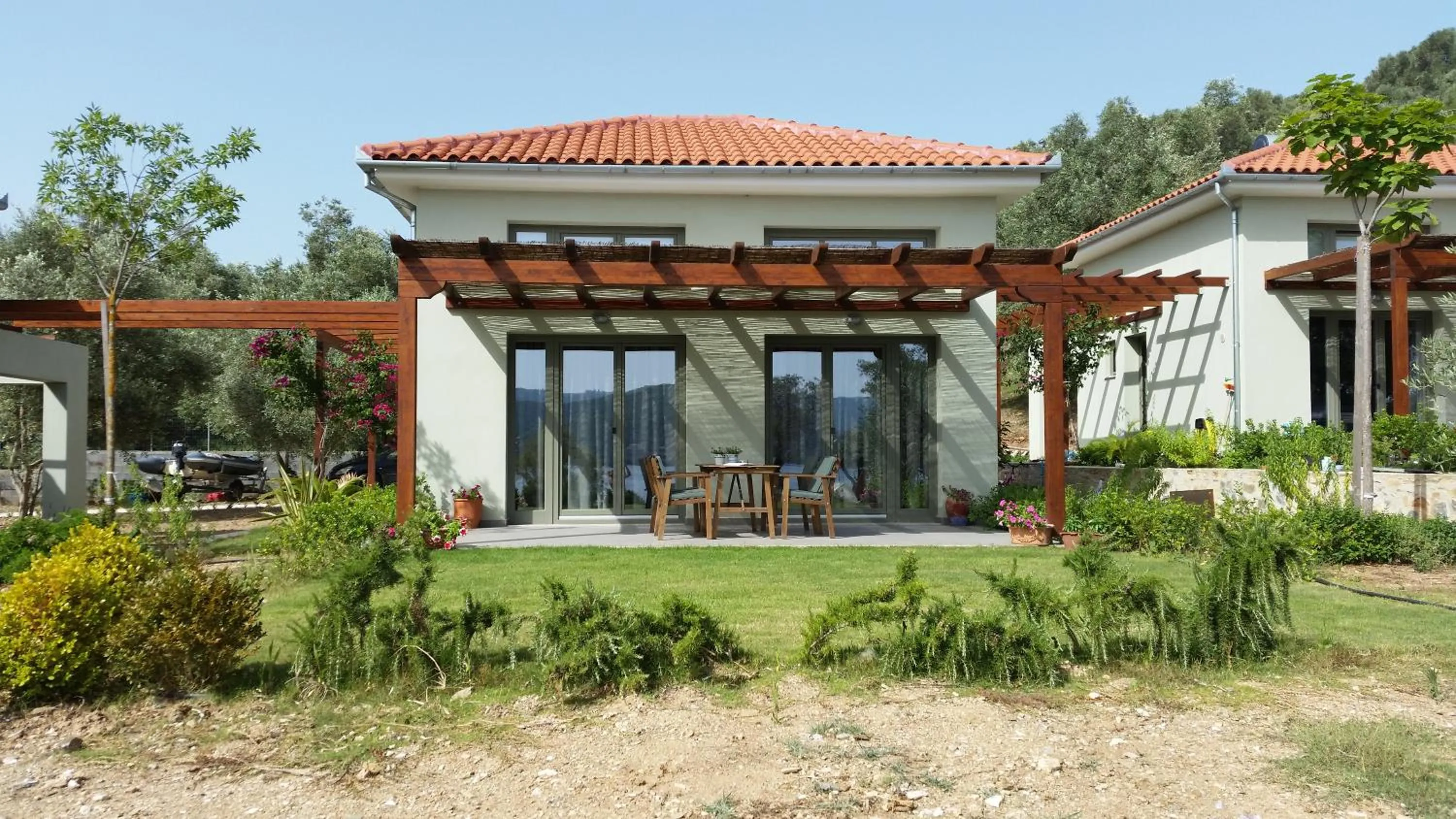 Facade/entrance in Thea Houses