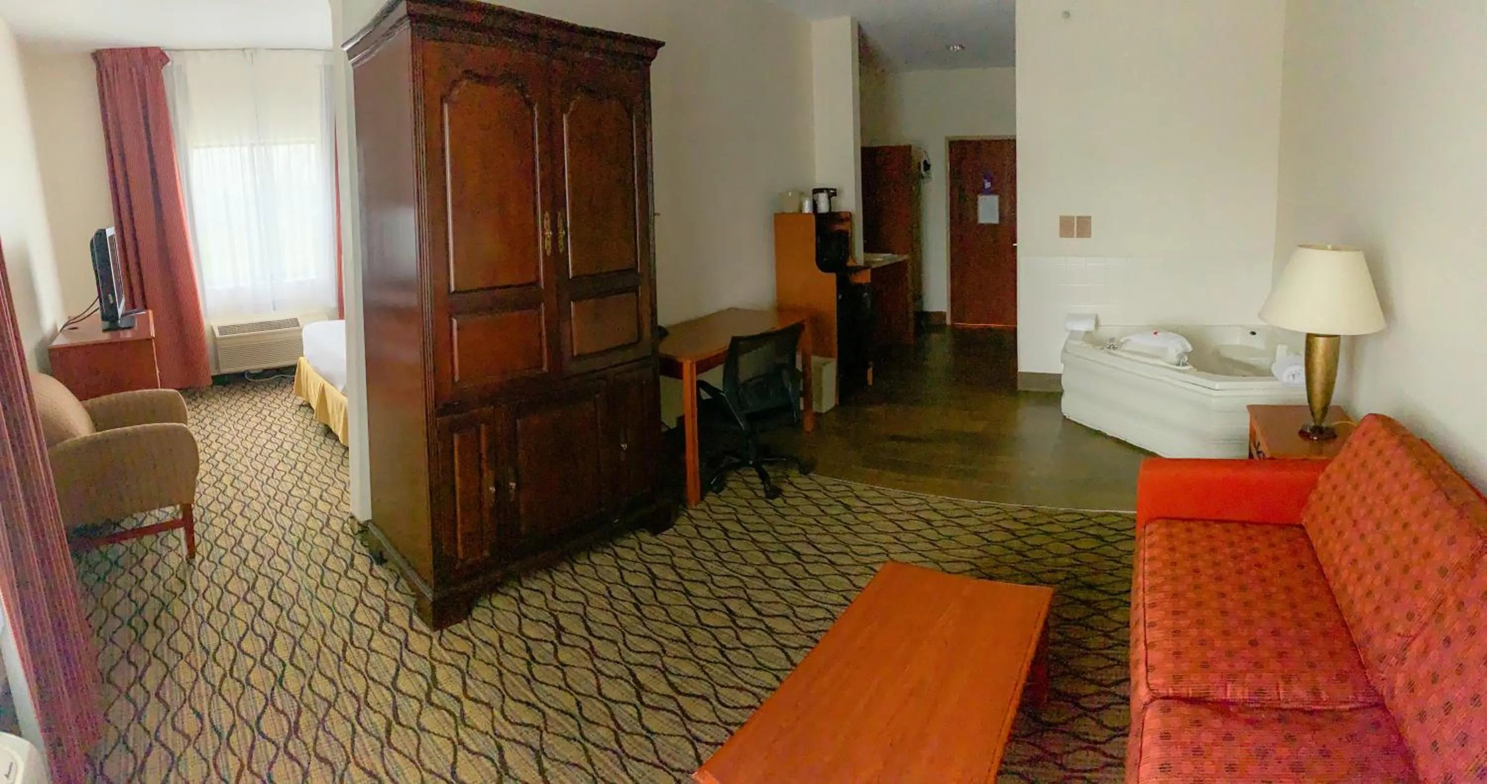 Living room, Bed in Baymont by Wyndham Chelsea