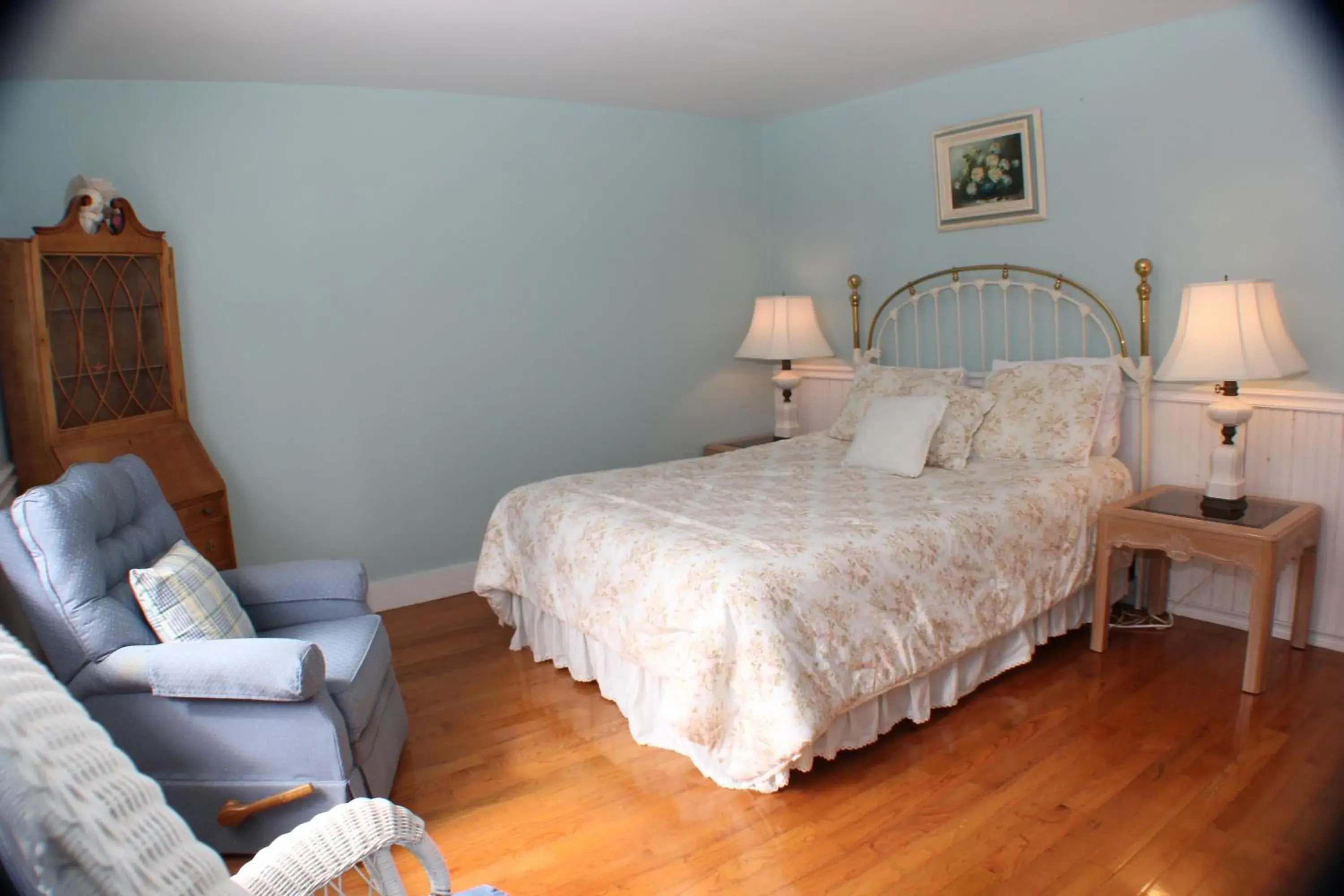 Standard Queen Room in The Inn at Quail Run Standard Queen Room in The Inn at Quail Run