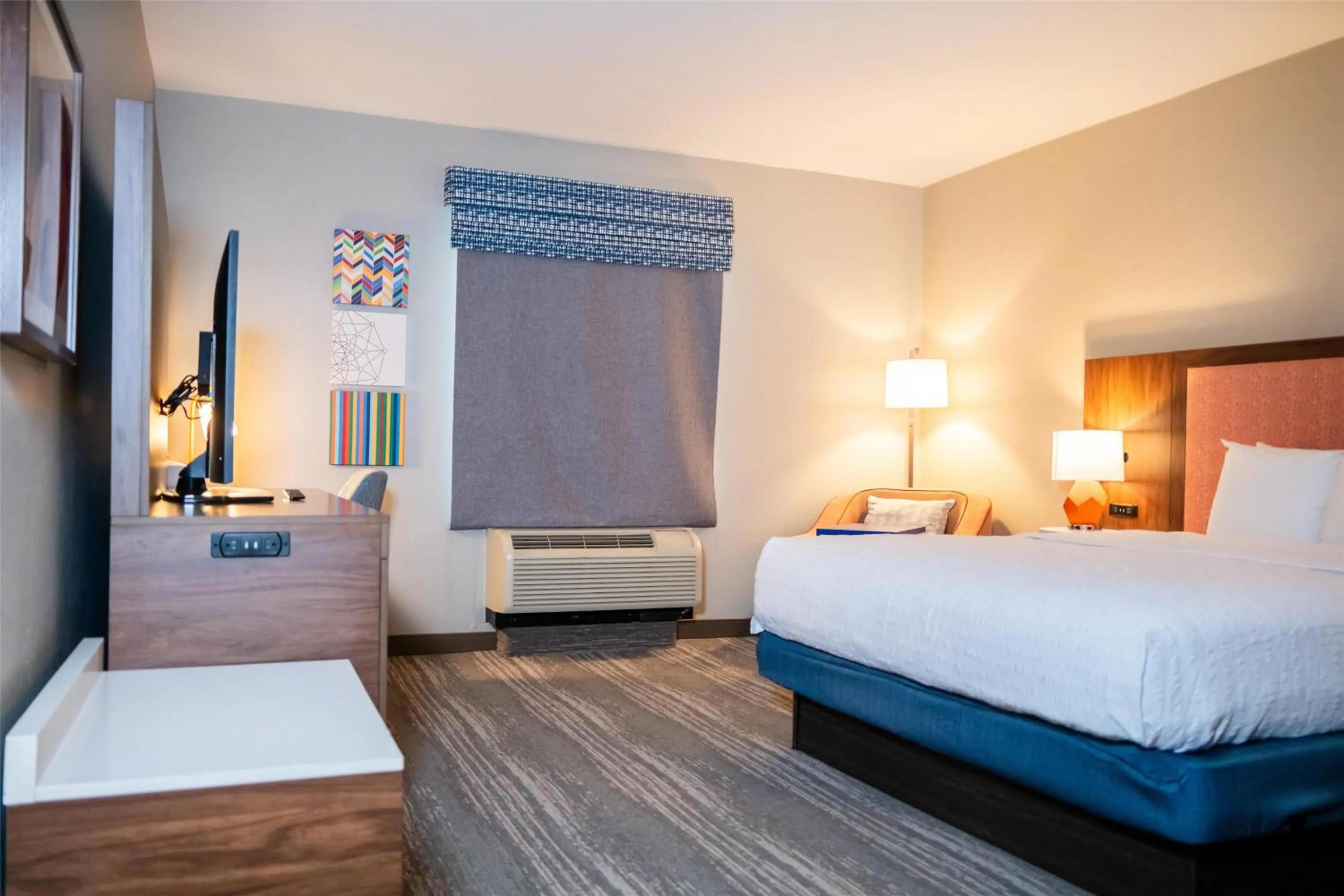 Bed in Hampton Inn Gonzales