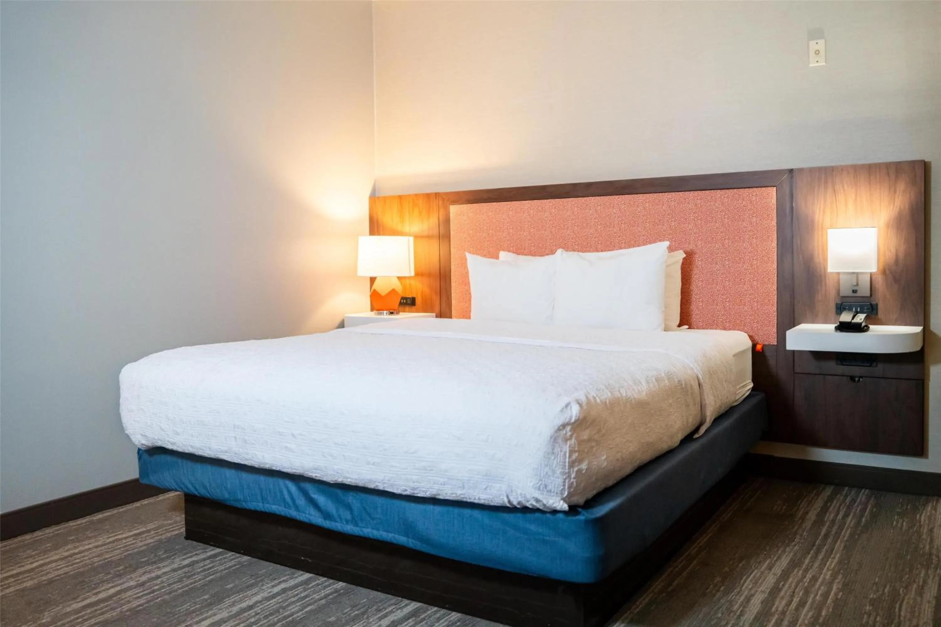 Bed in Hampton Inn Gonzales