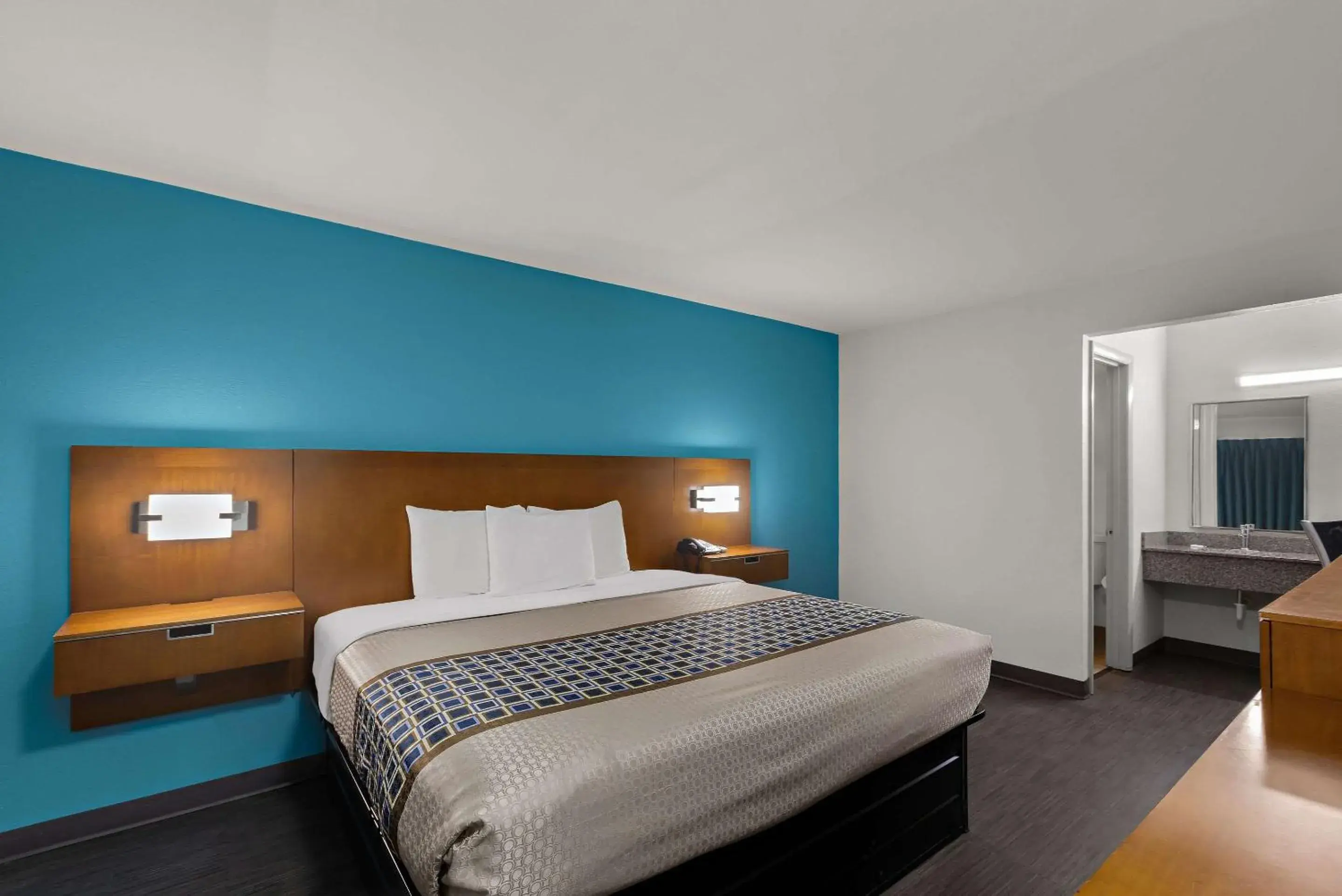 Bedroom, Bed in Rodeway Inn Commerce Bedroom, Bed in Rodeway Inn Commerce