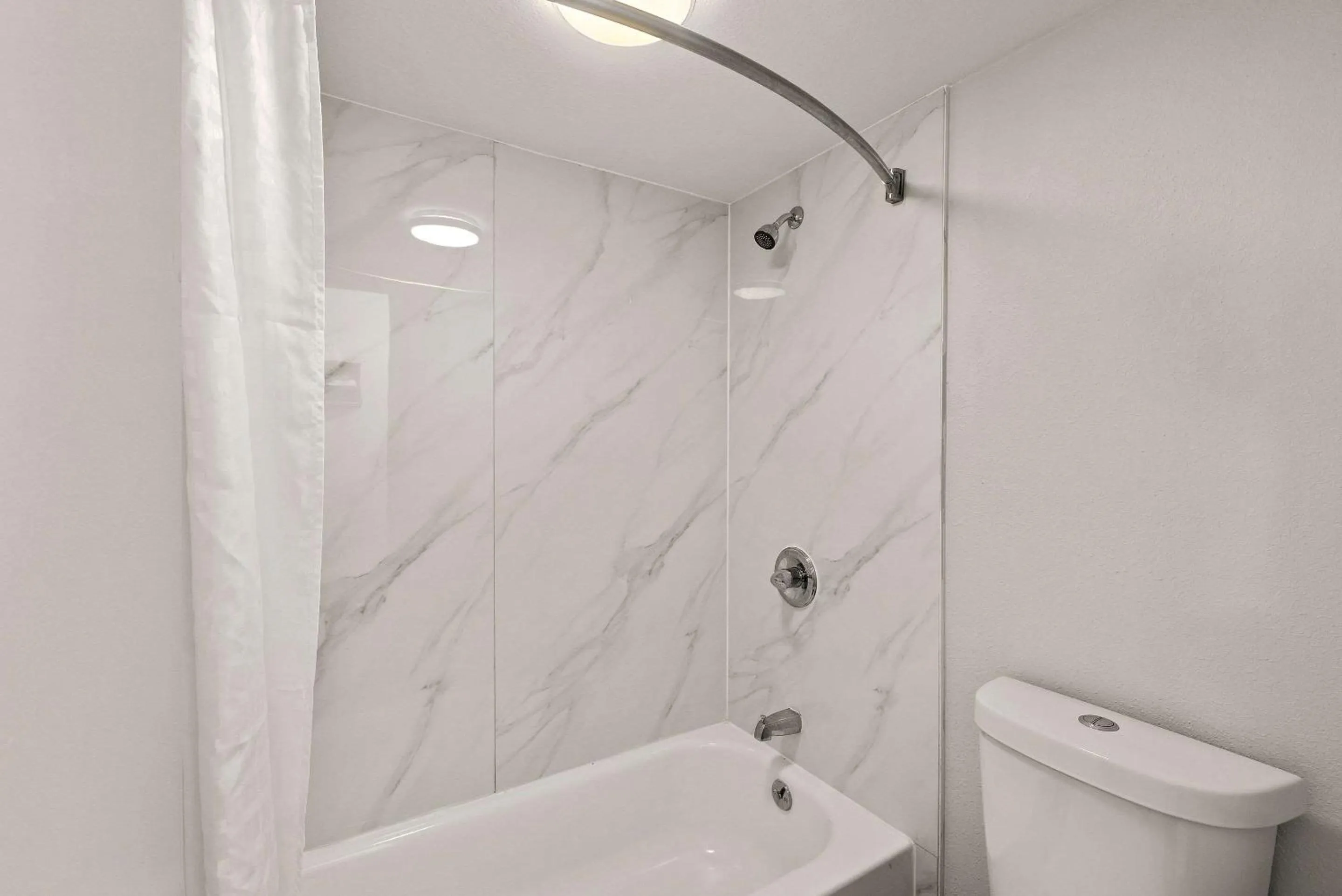 Bedroom in Rodeway Inn Commerce