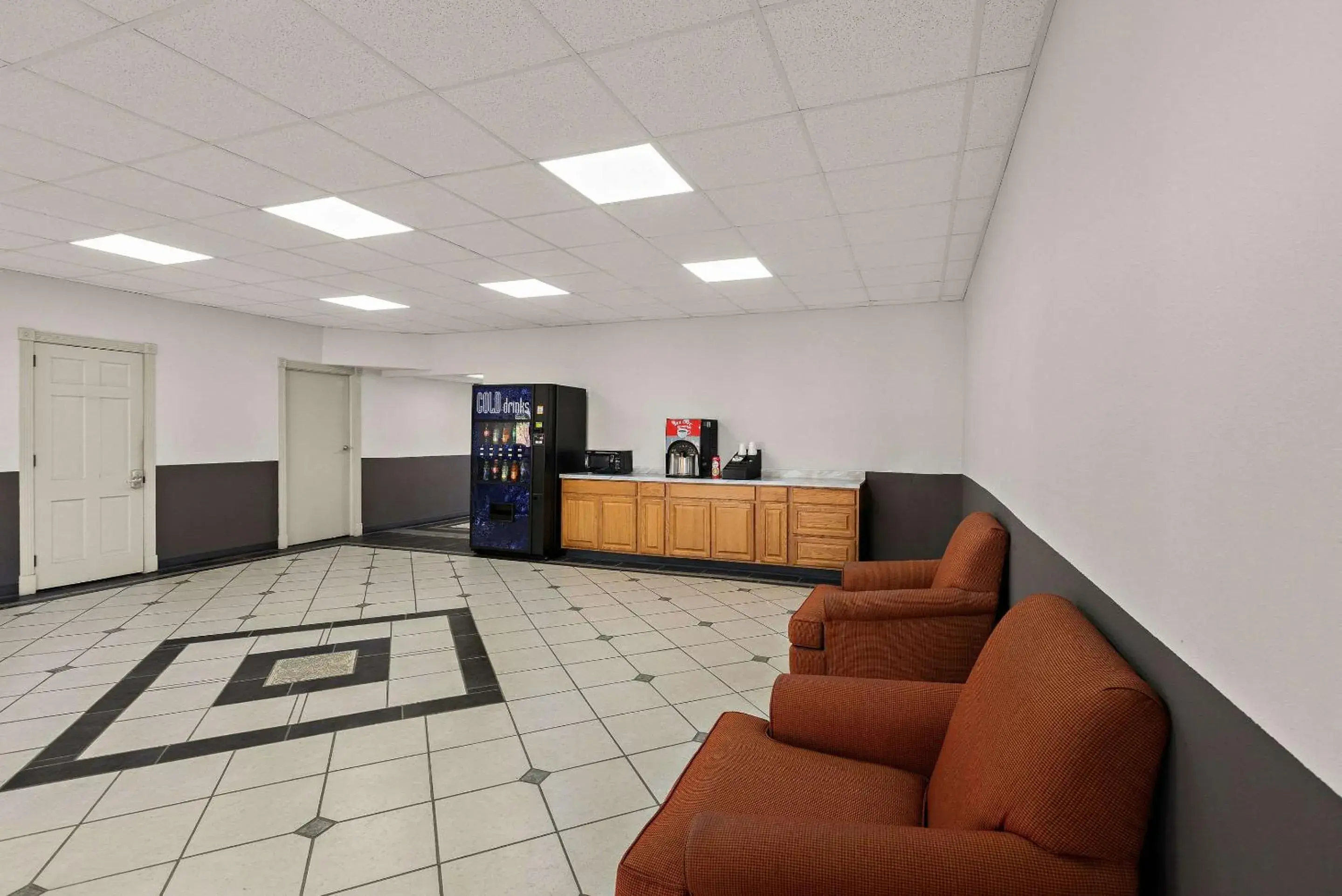 Breakfast in Rodeway Inn Commerce Breakfast in Rodeway Inn Commerce