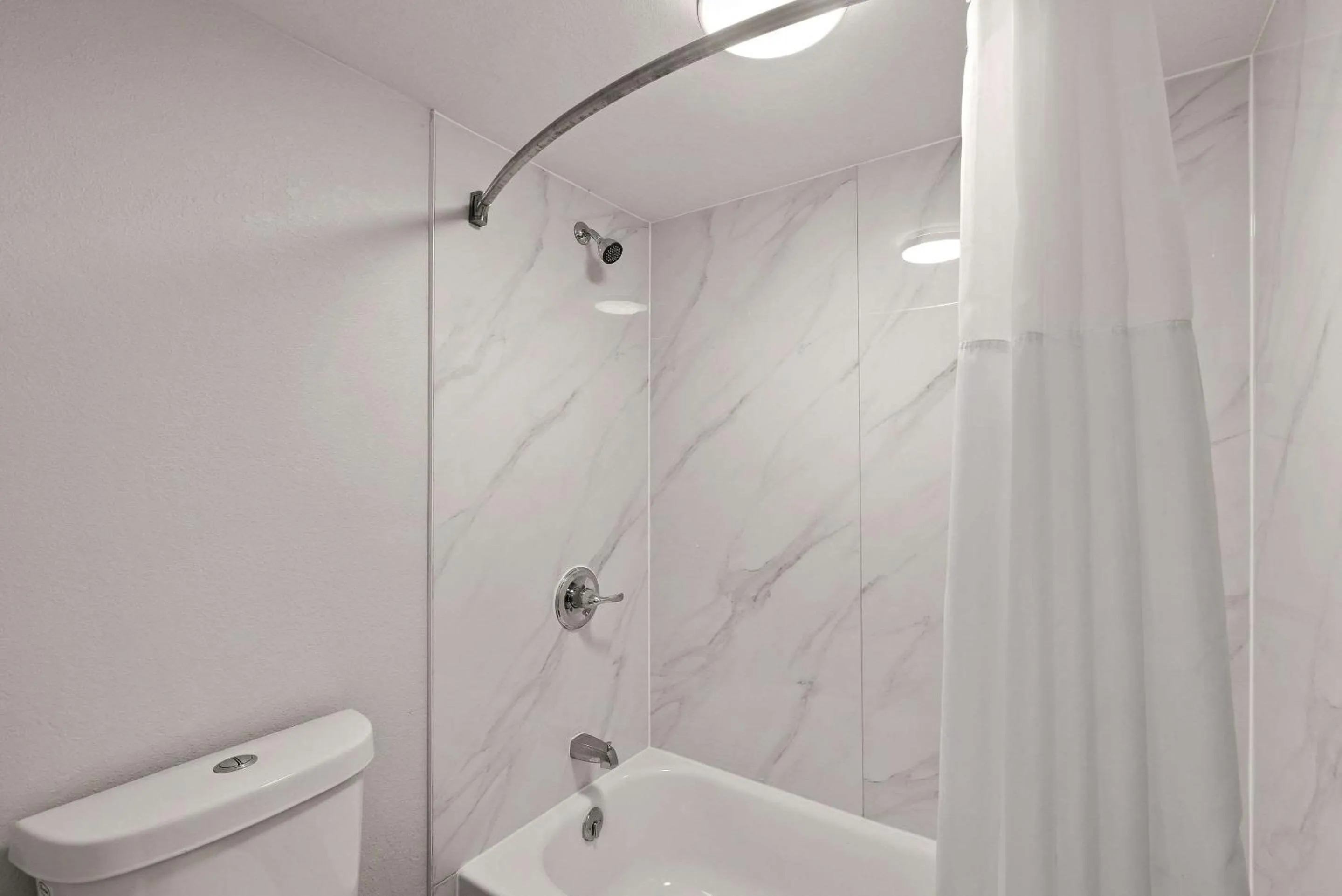 Bedroom in Rodeway Inn Commerce