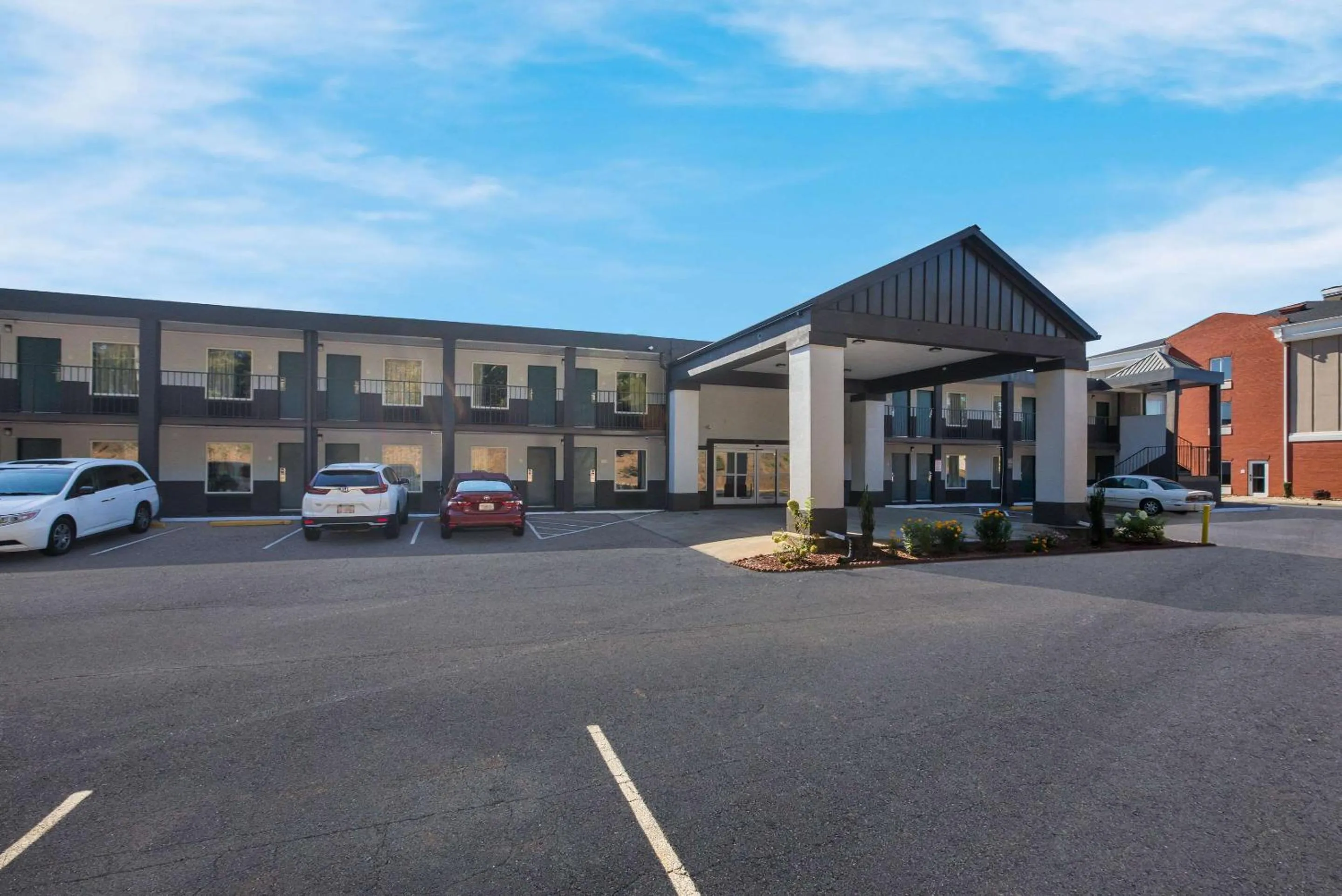 Property building in Rodeway Inn Commerce